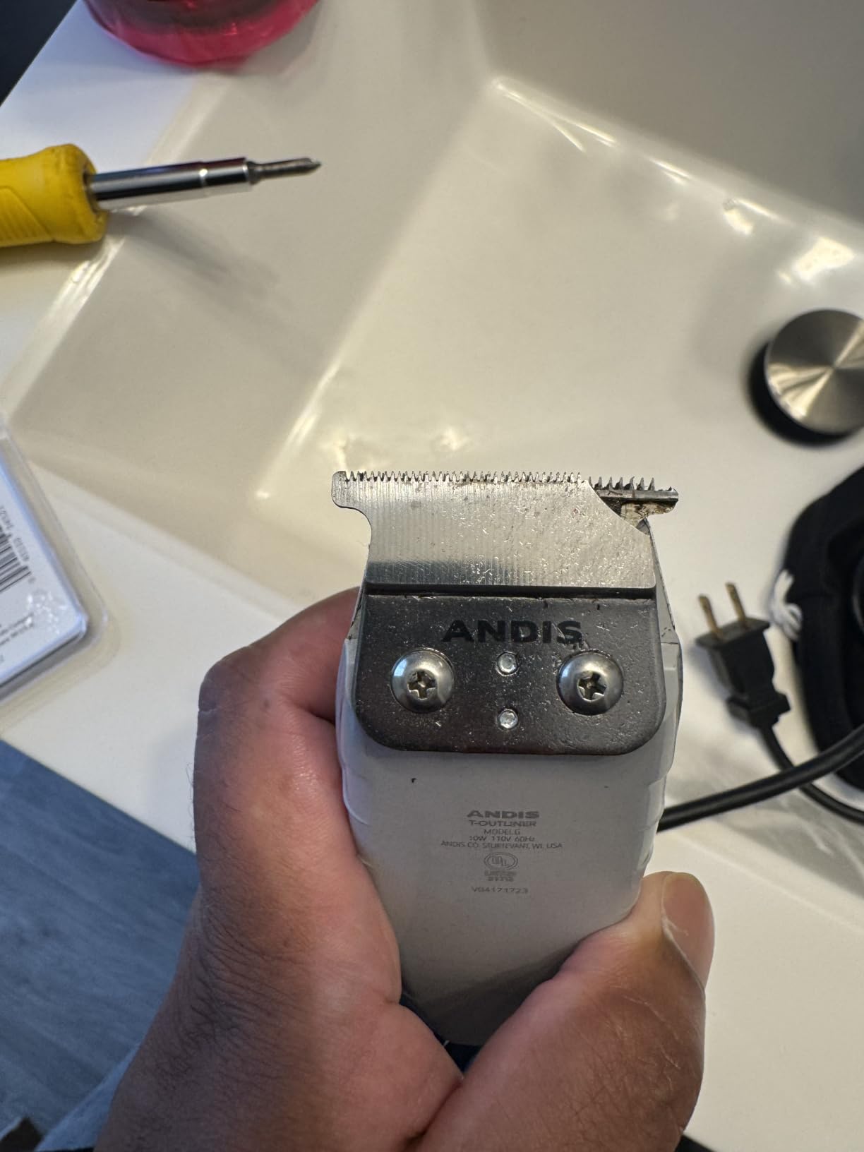 Andis 04780 Professional T-Outliner Beard & Hair Trimmer for Men with Carbon Steel T-Blade, Bump Free Technology customer photo 1