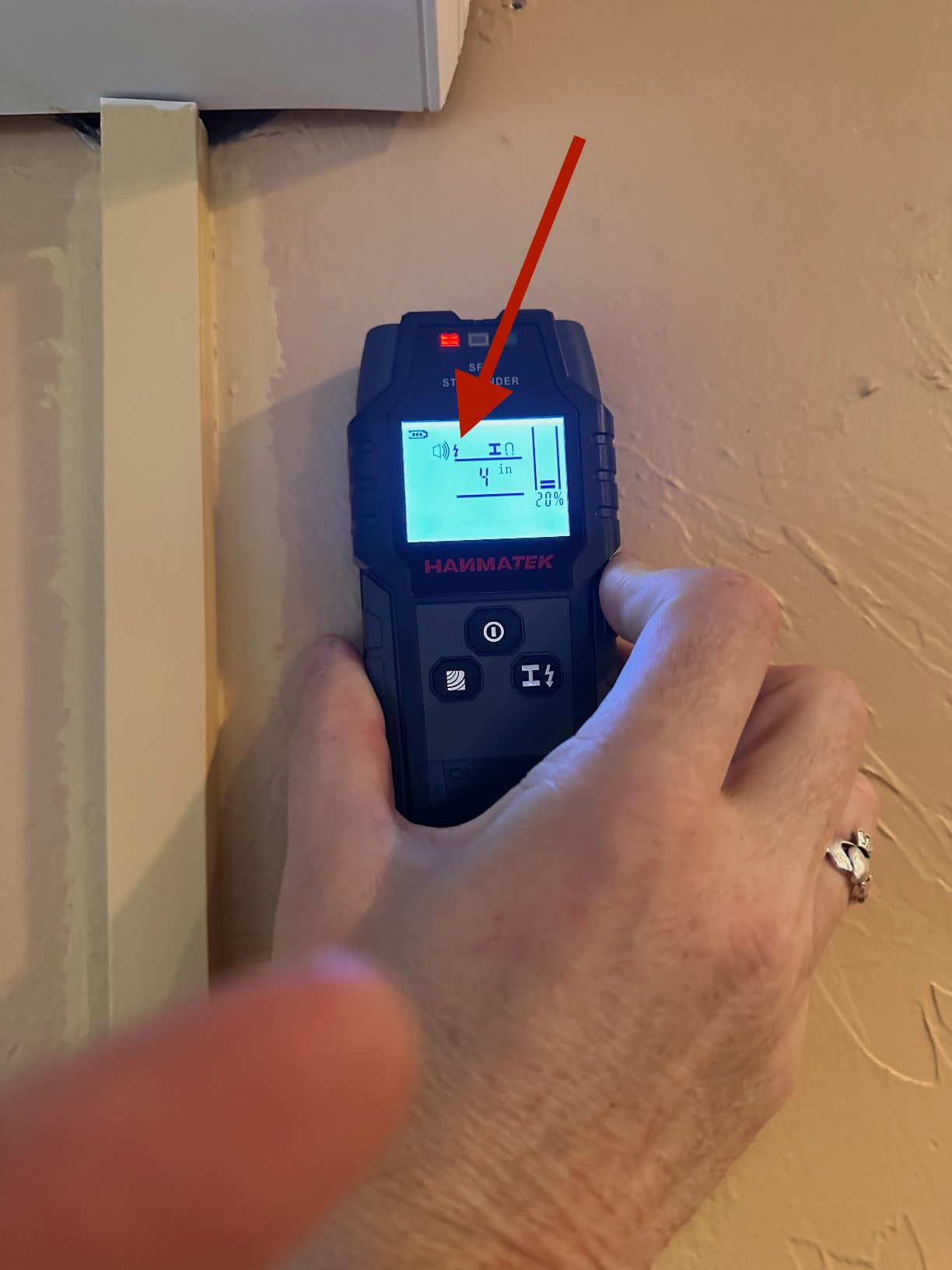 HANMATEK Stud Finder Wall Scanner Detector with Pro Smart Sensor, Audio Alarm and HD LCD Display, 5 in 1 Upgrade Wood Exact Mode Stud Finder Tool for The Center Edge of Metal, Studs, AC Wire, Pipe customer photo 1