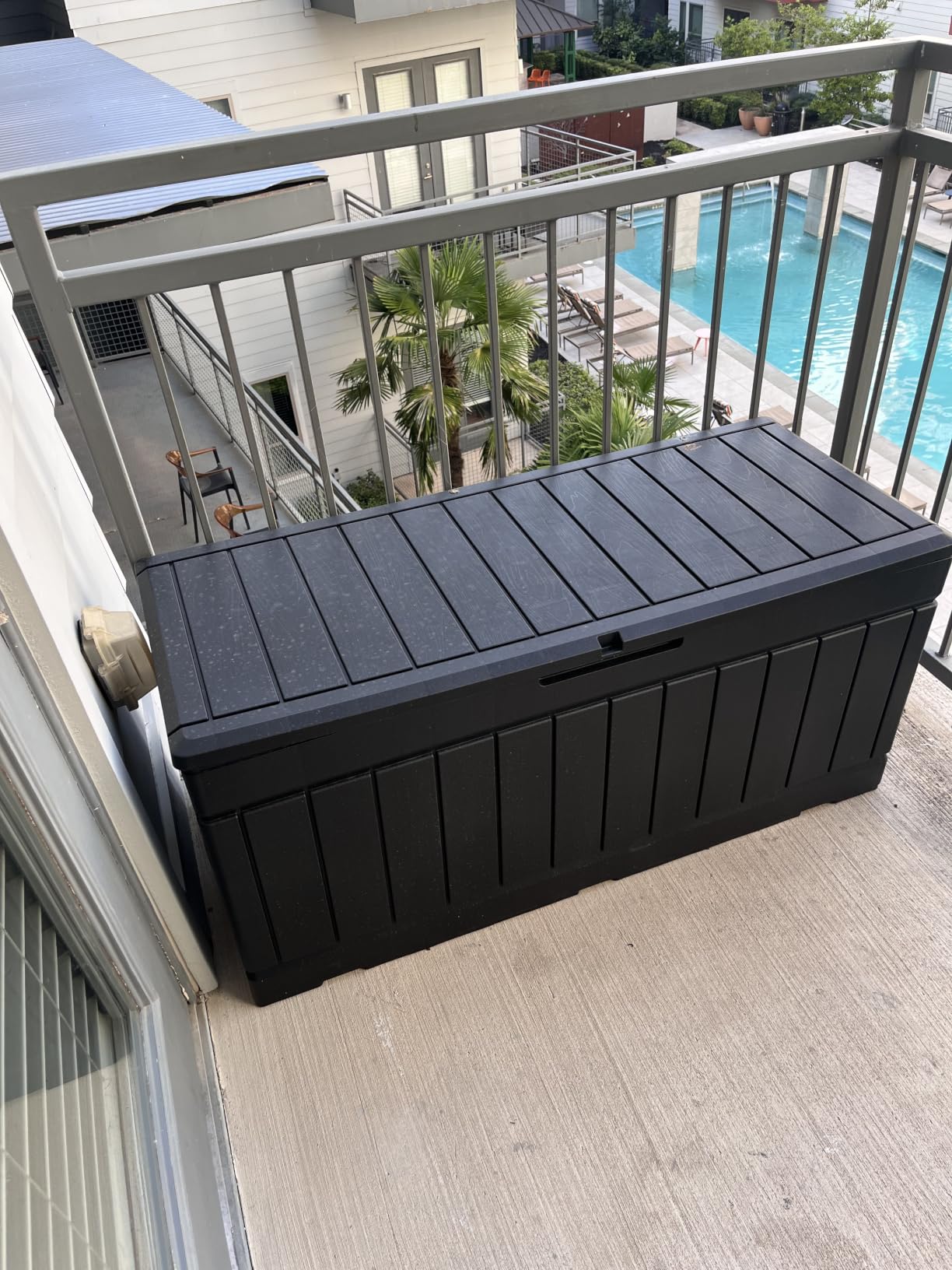 Devoko 30 Gallon Resin Deck Box Waterproof Outdoor Storage Box for Patio Furniture Pool Accessories Indoor Storage for Cushion Garden Tools (30 Gallon, Black) customer photo 1