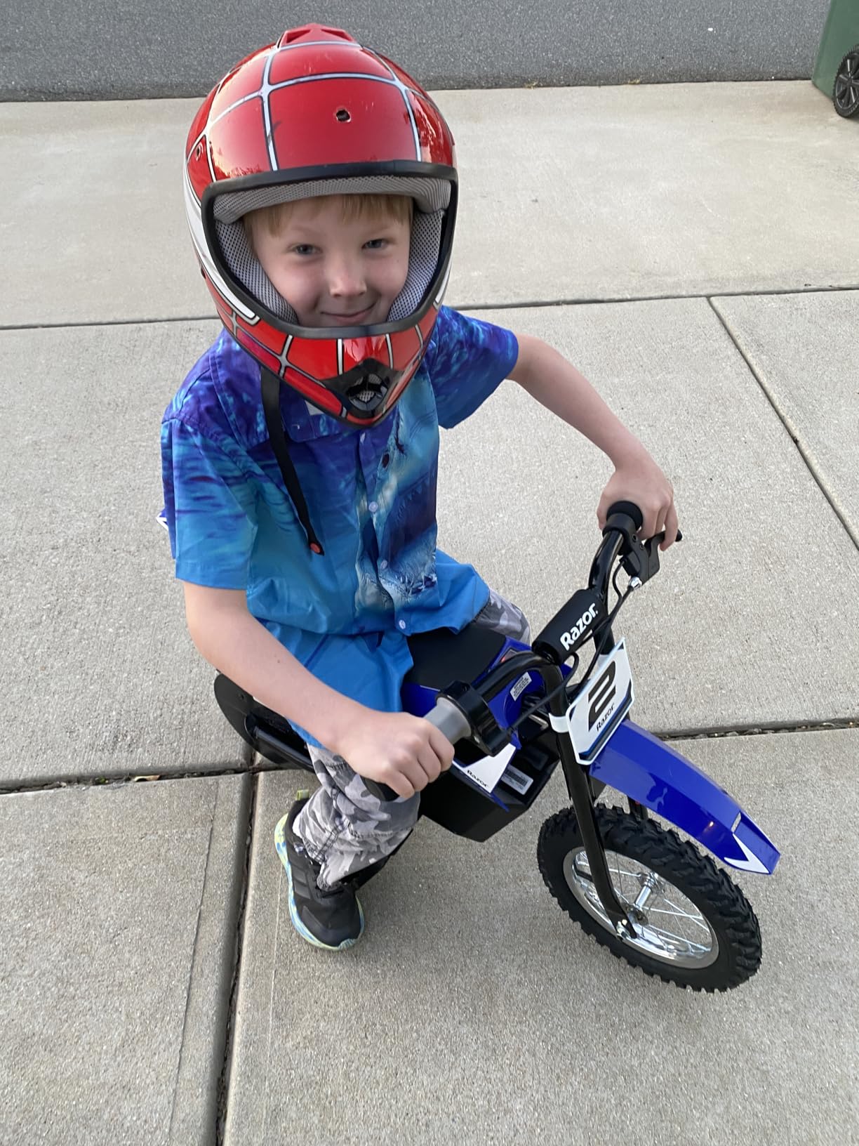 Razor MX125 Dirt Rocket Electric-Powered Bike with Authentic Motocross Geometry, Rear-Wheel Drive, 100-watt, High-Torque, Chain-Driven Motor, for Kids 7+, Blue customer photo 1