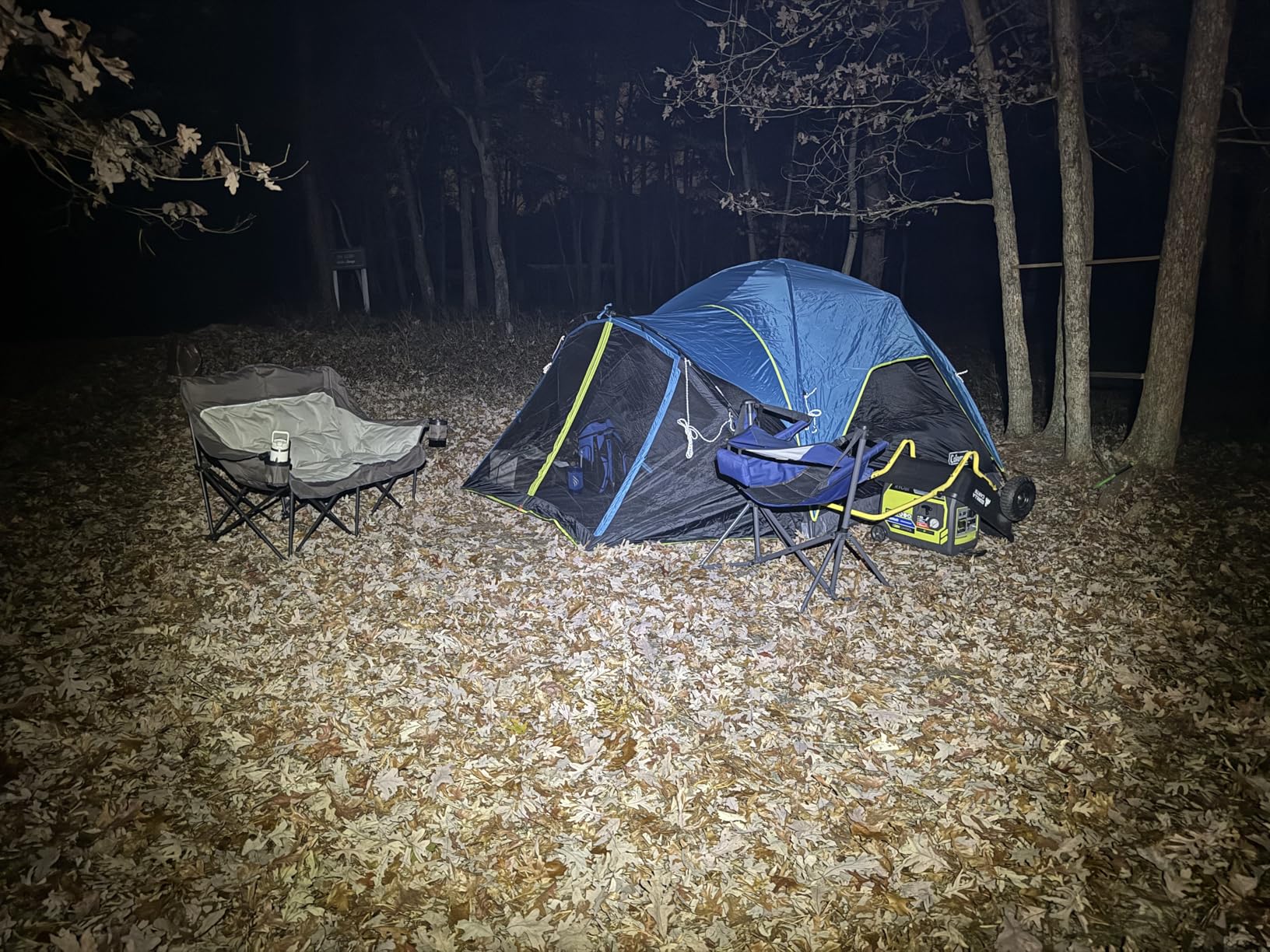 Coleman Carlsbad 4 Person Dark Room Dome Camping Tent with Screen Room, E Ports, Side Windows, and WeatherTec System, Teal Blue/Black customer photo 2
