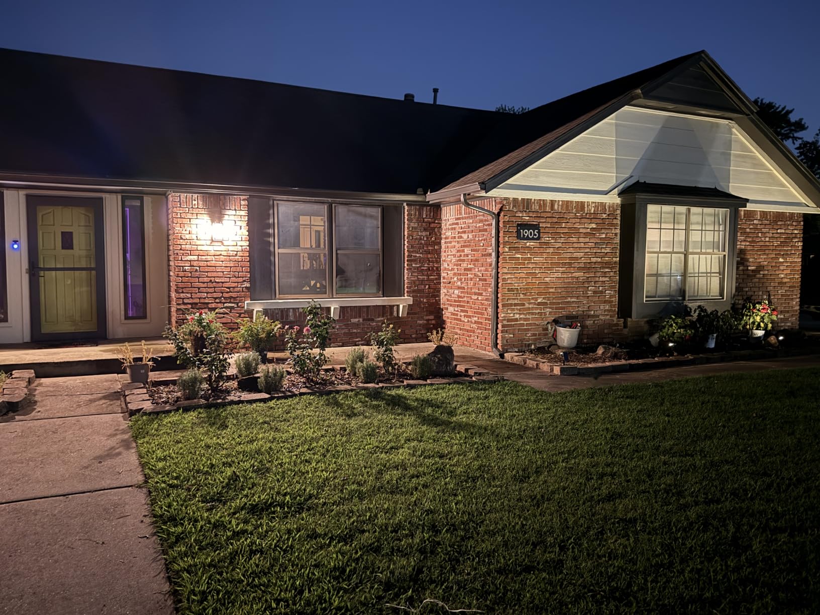 WENATY Solar Spot Lights Outdoor Waterproof IP65, 12 Pack Landscape Spotlights with 46 LEDs, 3 Modes Auto On/Off Solar Powered Flood Lights for Outside Pathway, Yard, Garden, Walkway (Warm White) customer photo 1