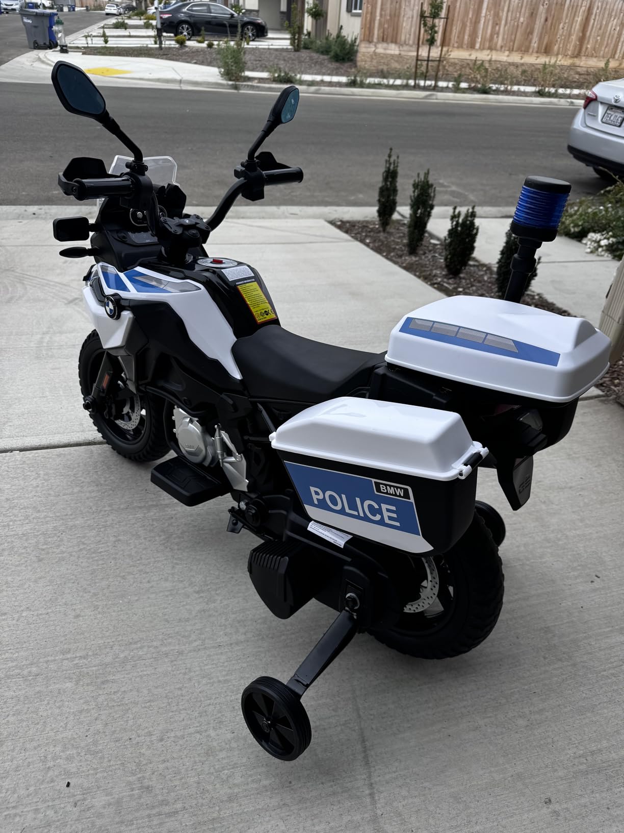 12V Kids Ride On Police Motorcycle, Licensed BMW Police Motorbike | with High/Low Variable Speed, Built-in Music, USB, Warning Lights, Spring Suspension, Training Wheels, Ride On Toys for Boys Girls customer photo 1