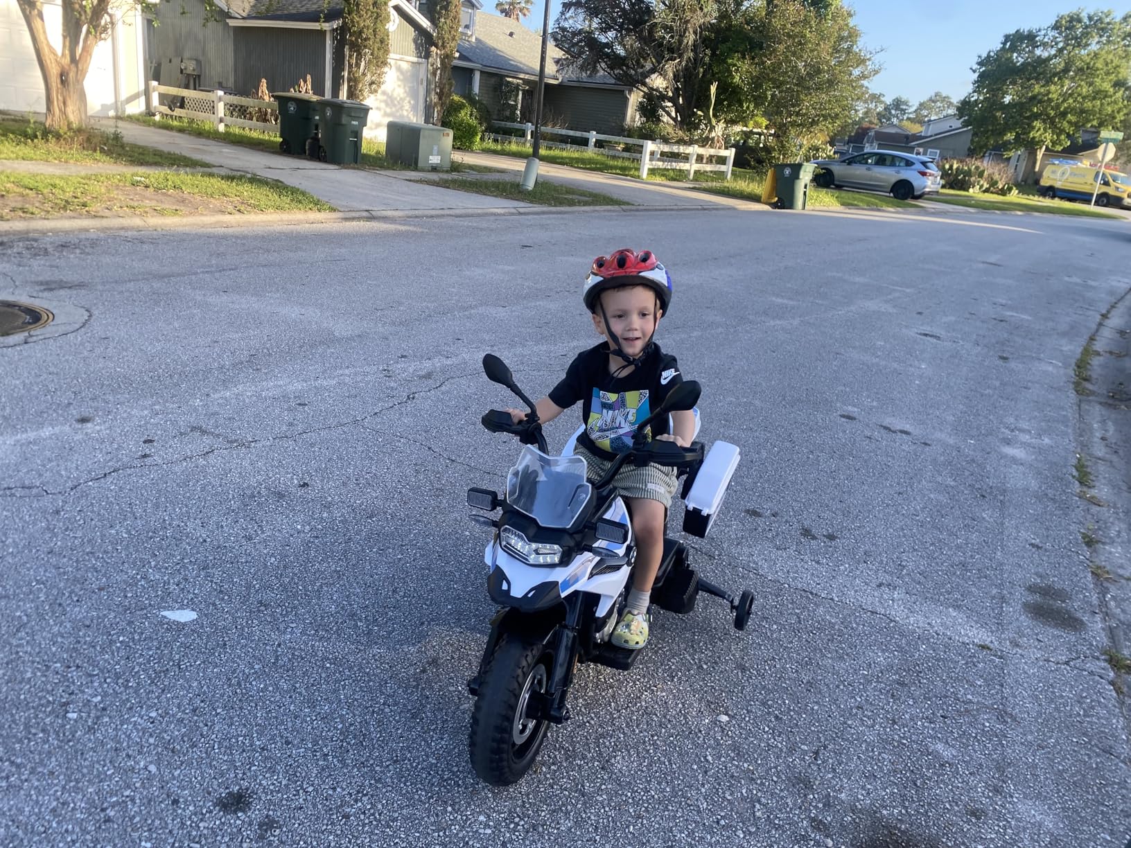 12V Kids Ride On Police Motorcycle, Licensed BMW Police Motorbike | with High/Low Variable Speed, Built-in Music, USB, Warning Lights, Spring Suspension, Training Wheels, Ride On Toys for Boys Girls customer photo 2