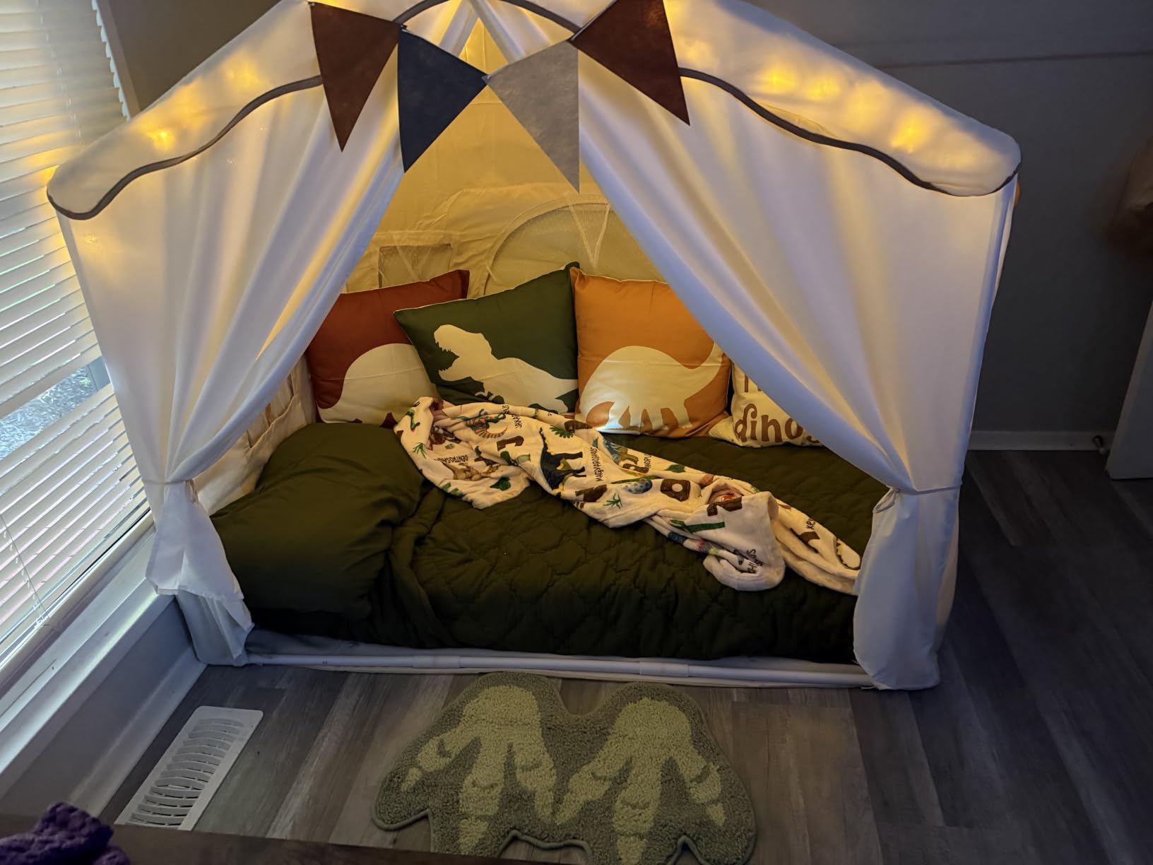 Besrey Kids Play Tent 2 in 1 with Padded Mat and Lights, Large Kids Playhouse with 2 Doors & 4 Windows, Indoor & Outdoor, Toddler Tent for Kids Indoor, 51