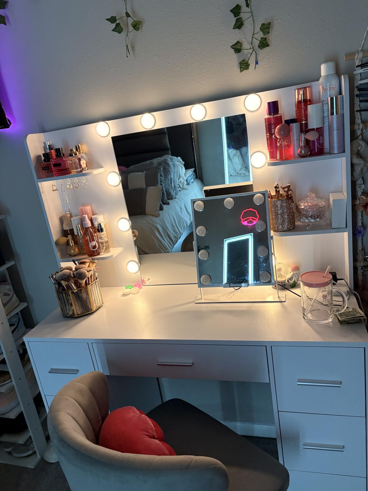 Quimoo Large Vanity Desk with LED Lighted Mirror & Power Outlet, Makeup Vanity Table with 7 Drawers, 4 Shelves and 5 Hooks, Vanity Desk Set for Bedroom, Bathroom, White customer photo 2
