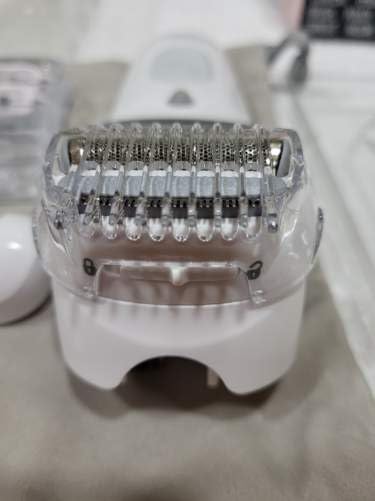 Braun Silk-épil 7 Epilator, Wet and Dry, Wide Head, Includes Venus Intimate Razor, Shaver Head and Trimmer Comb, SE7-141 customer photo 2