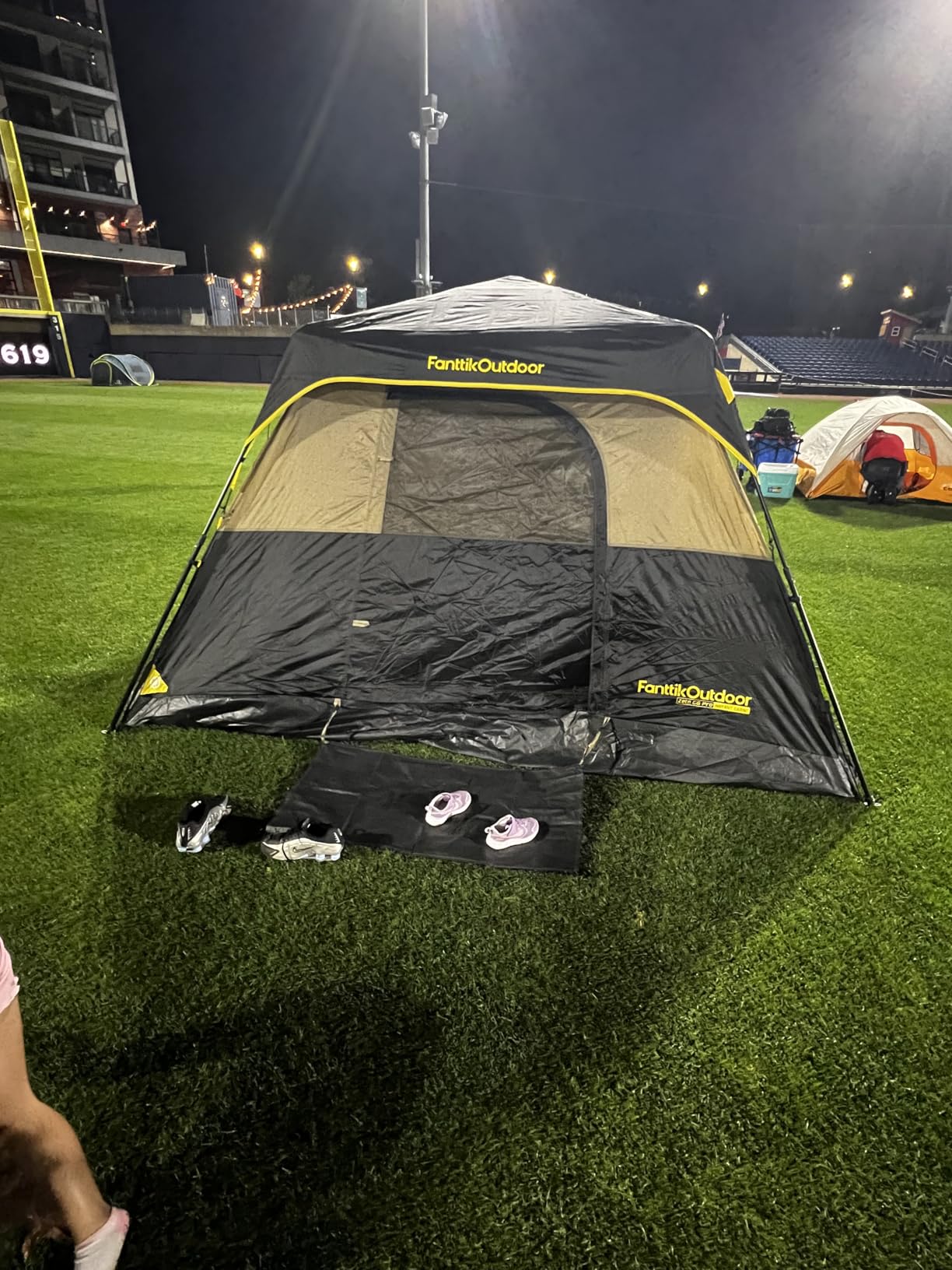 FanttikOutdoor 4/6/8/10 Person Instant Cabin Tent Setup in 60 Seconds with Rainfly & Windproof Portable with Carry Bag for Family Camping & Hiking (Amazon's Choice) customer photo 1