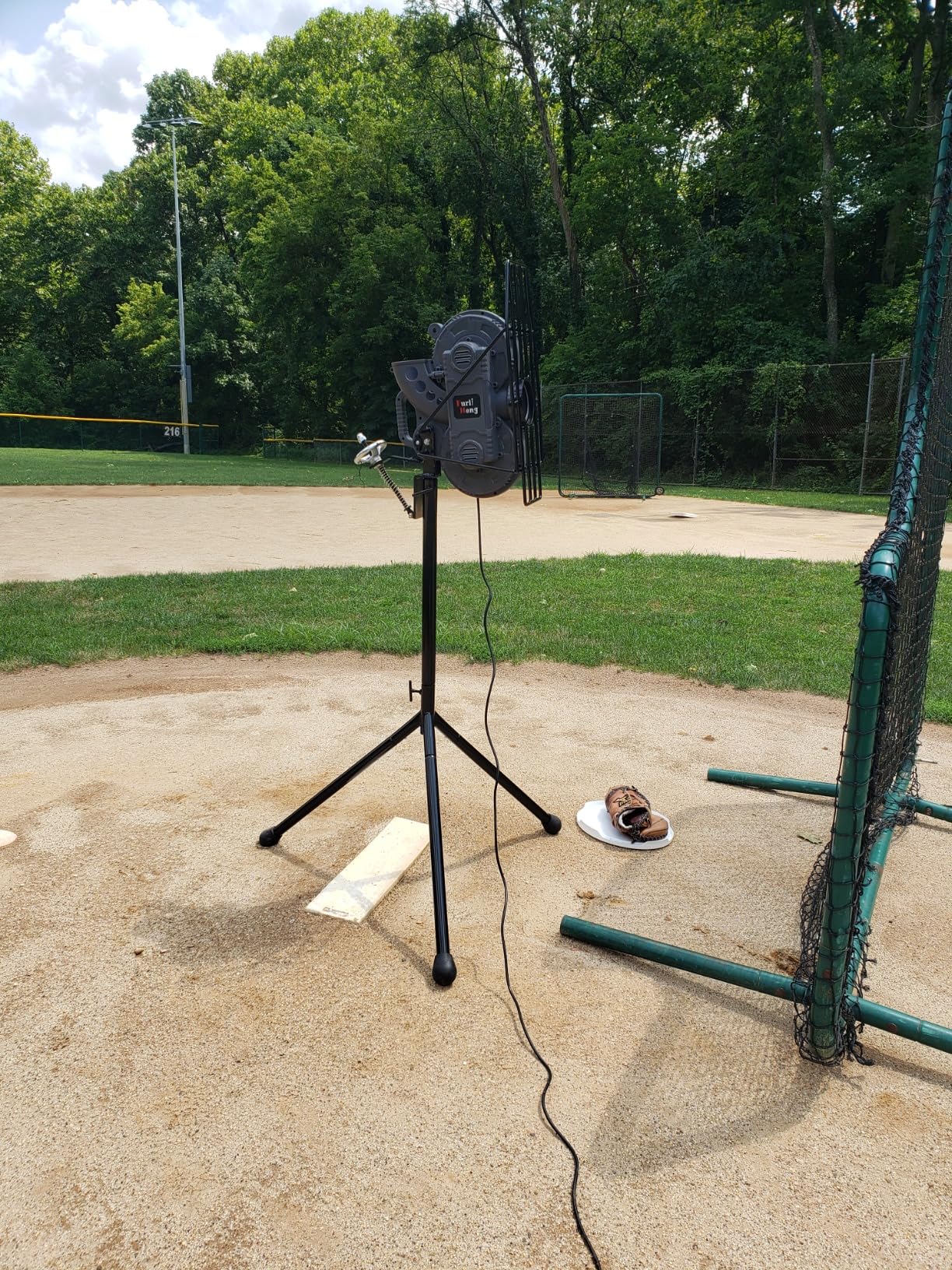 Furlihong 636BH Upgraded Dual-Wheel Baseball Pitching Machine, Adjustable Angle, Speed, and Interval, 40-68 MPH, Ideal for Professional Players and Coaches Training customer photo 2