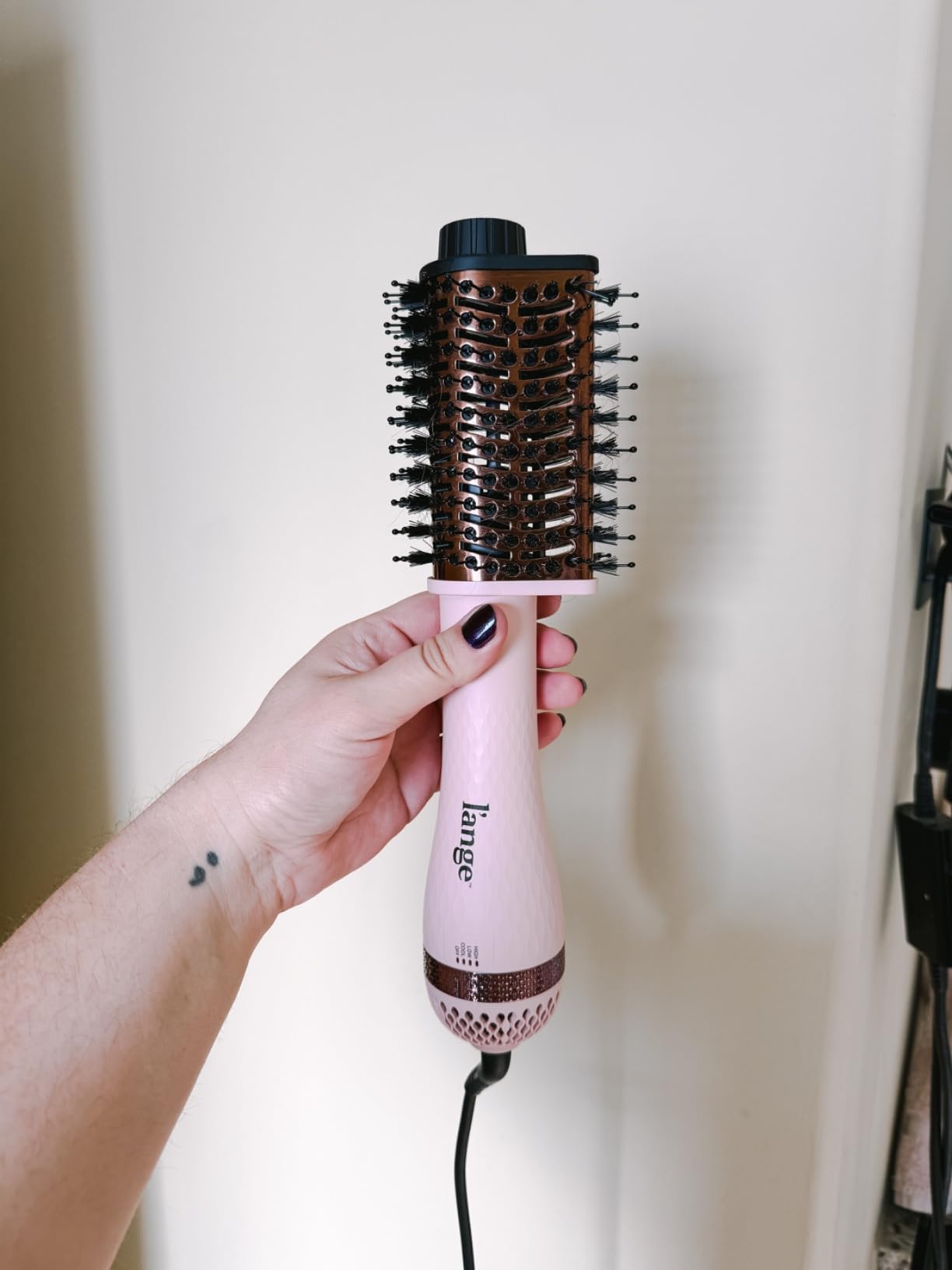 L'ANGE HAIR Le Volume Elevé 65MM 2-in-1 Titanium Brush Dryer | Dry and Style | Unique Teardrop Shape Barrel | 3 Heat Settings | 360° Vented Airflow customer photo 2