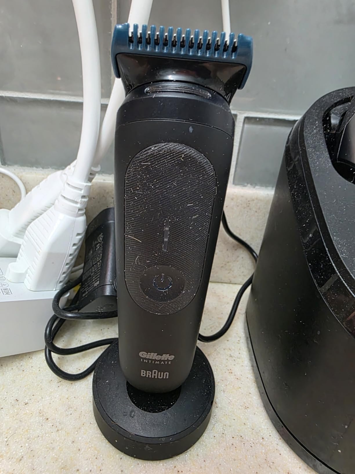Gillette i7 Intimate Men's Premium Pubic Hair Trimmer, Waterproof LED Body Hair Trimmer customer photo 2