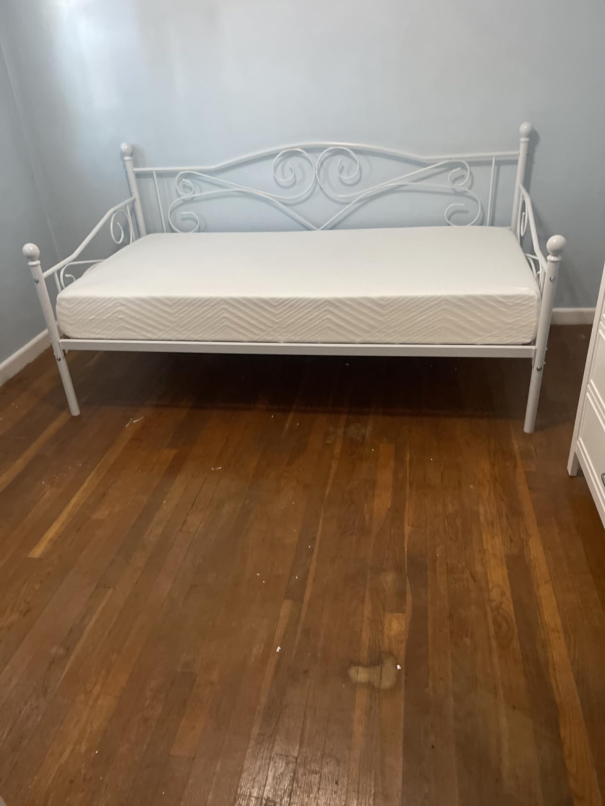 VECELO Daybed Frame, Twin Size Metal Platform Bed with Headboard, Heavy Duty Steel Slats Support for Living Room Bedroom Guest Room, Easy Assembly customer photo 1