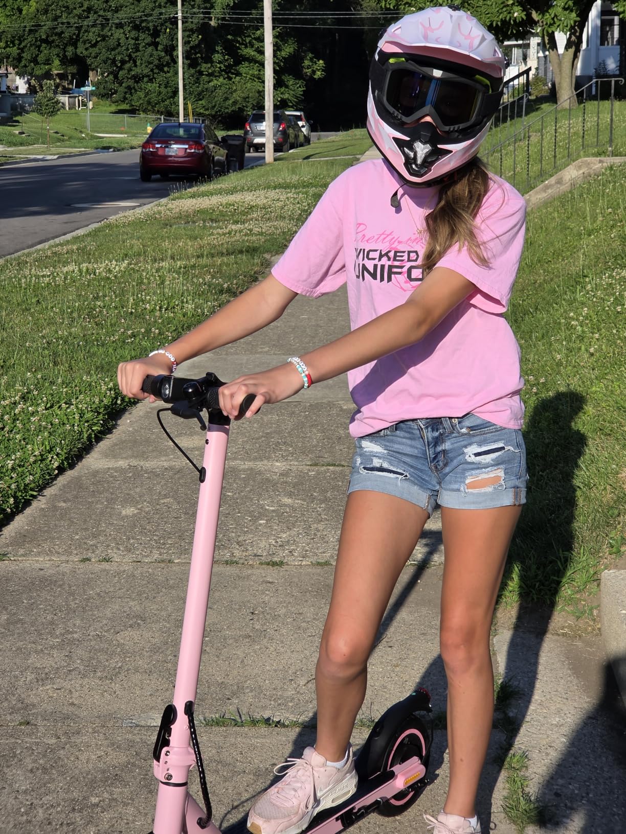 iScooter Electric Scooter for Adults, Foldable E-Scooter for Commuting with Cruise Control, Smart App, Dual Braking, LED Lights, and Easy Folding customer photo 1