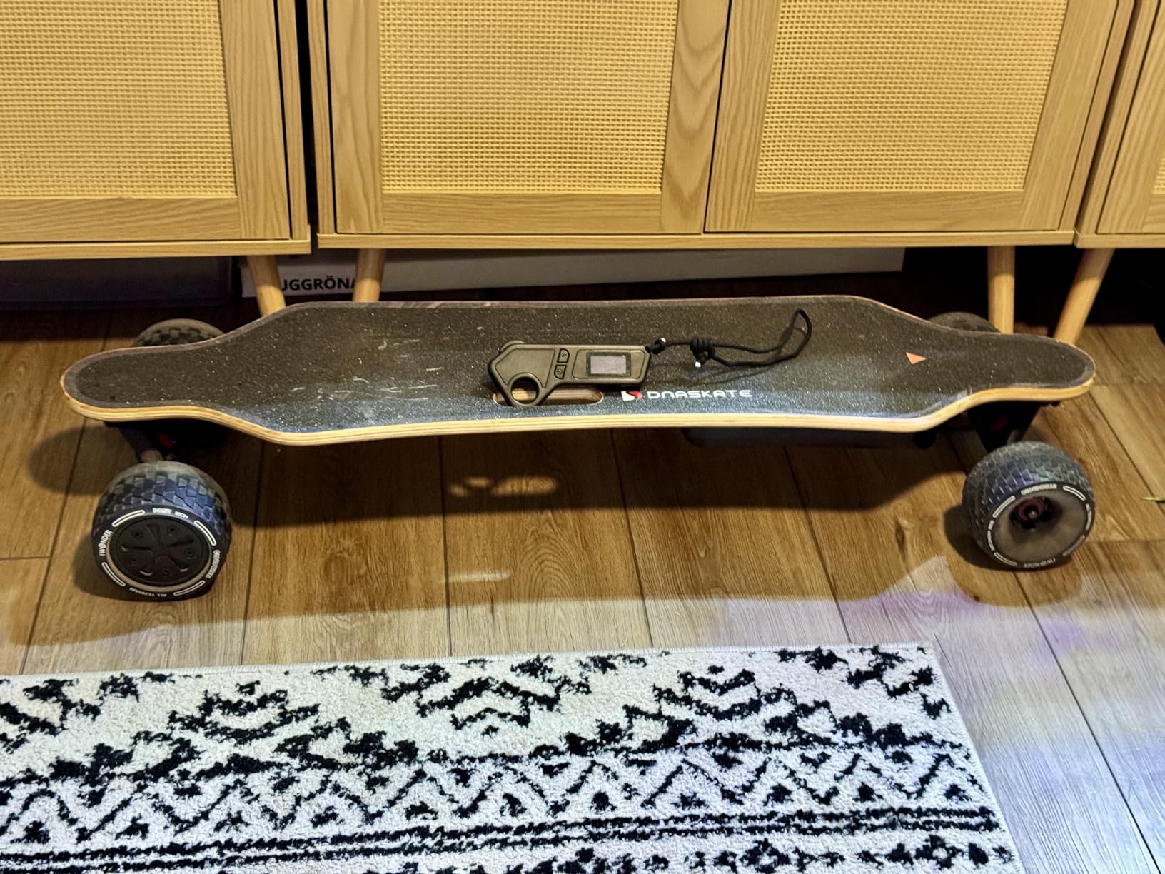 Meepo V4/V20 Electric Skateboard with Remote, 28 Mph Top Speed, 22 Miles Range, 1200W Hub-Motor, Longboard Skateboard for Adults & Teens customer photo 2
