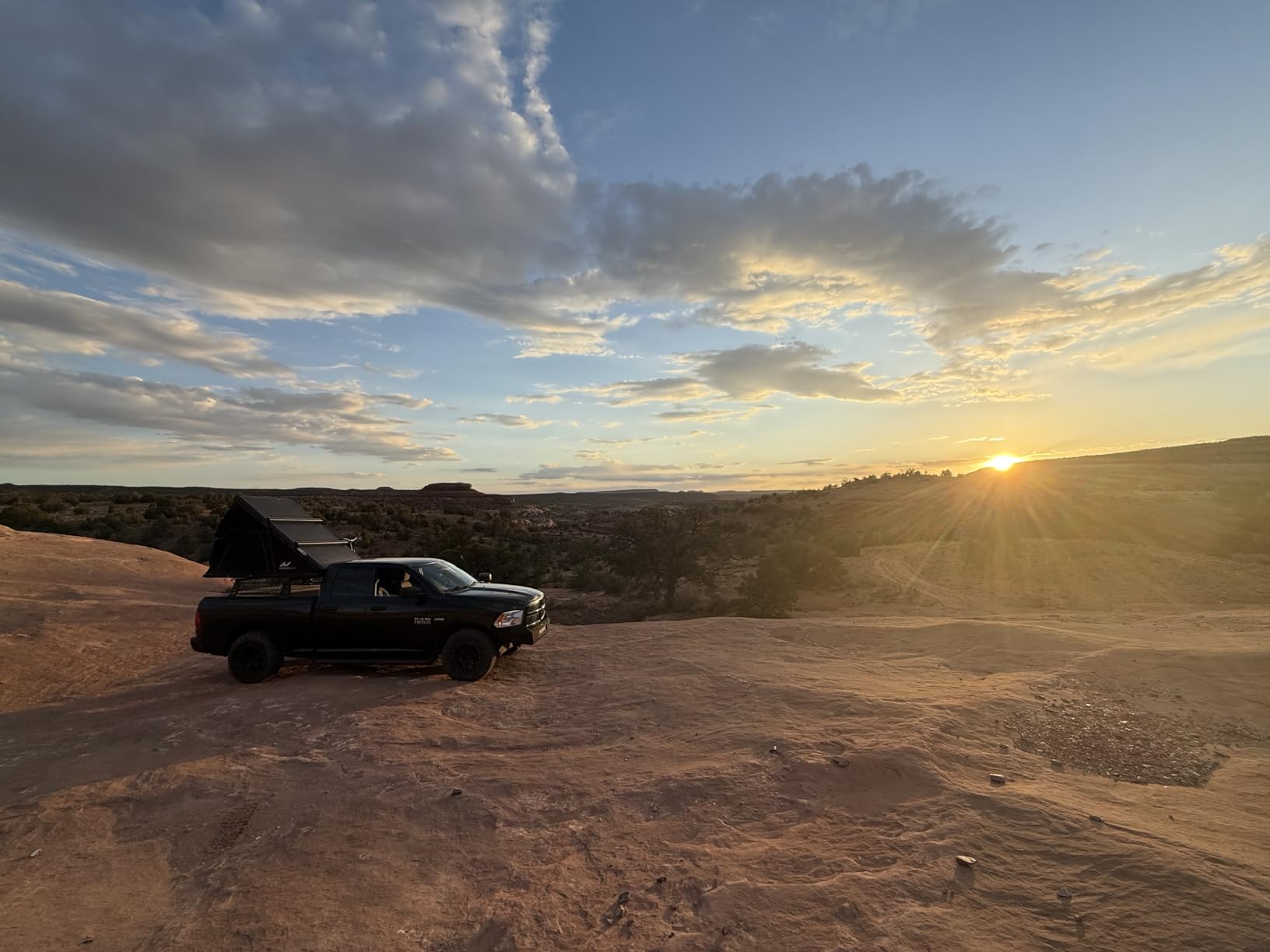 Naturnest Rooftop Tent Hard Shell, Easy Set Up Pop Up Tent for 2 Person Camping, Waterproof UV-Resistant Blackout Privacy 4 Season Tents - Polaris Plus customer photo 2