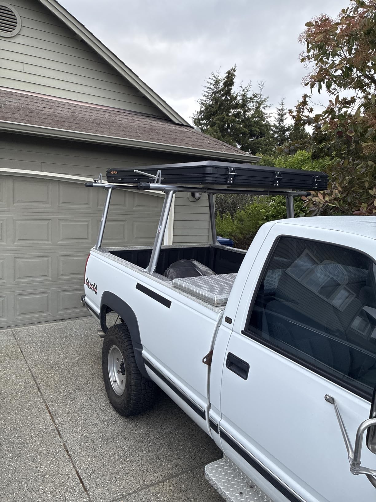 Adventurer Pro Rooftop Tent Hard Shell with Side Awning & LED Light Strip, 2-3 Person Roof Top Tent for 4 Season Camping, Aluminum Pop Up Roof Tent customer photo 2