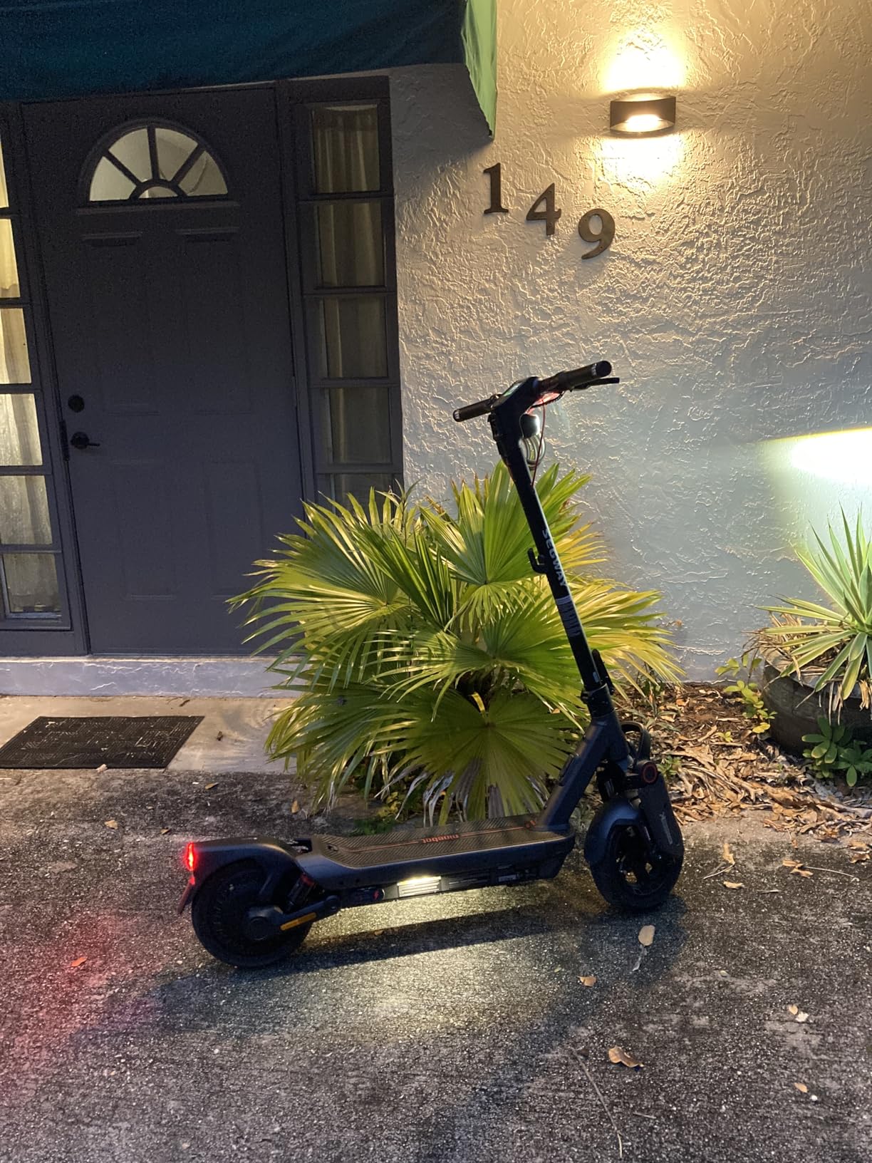 Segway Ninebot MAX Series Electric Scooter, Up to 22-28 MPH, Long Range, Dual Suspension & Braking System, Fast Charging, Scooter for Adults customer photo 2