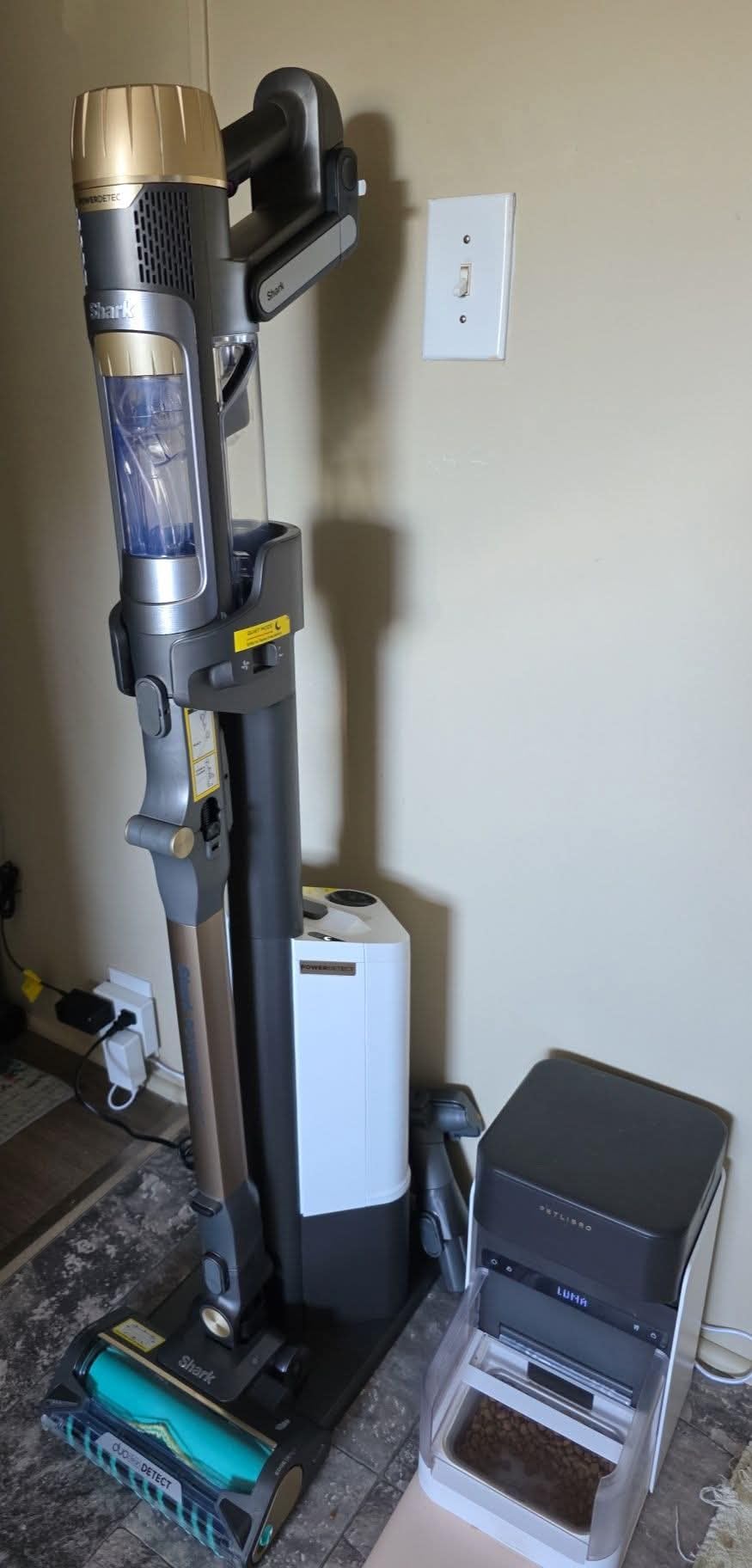 Shark PowerDetect Pet Plus Clean & Empty Cordless Stick Vacuum & Auto-Empty System | IP3253 customer photo 2