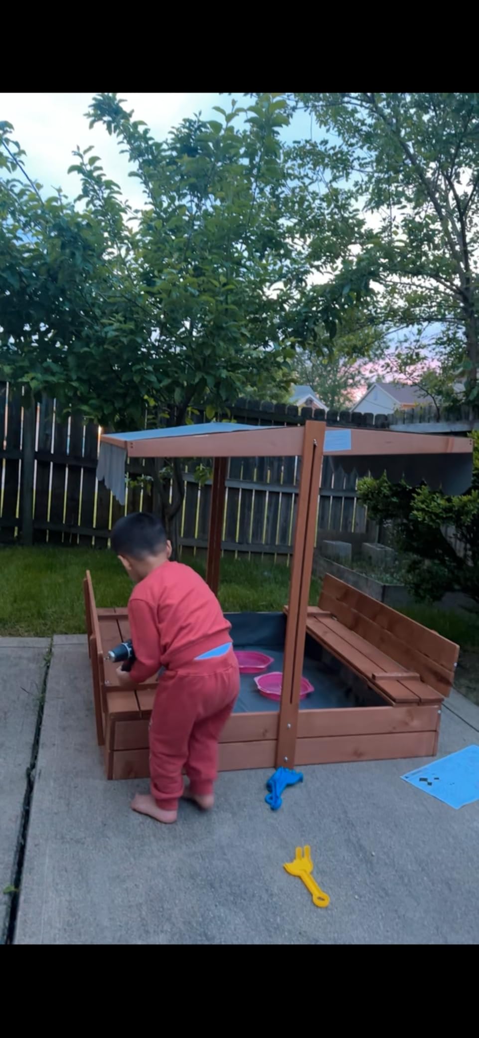YOLENY Sandbox with Lid,Kids Sandbox with Cover Outdoor,Wooden Sand Box with 2 Foldable Bench Seats,Adjustable UV-Resistant Roof & Bottom Liner,Sand Box for Kids Ages 2-8, Perfect for Backyard,Beach customer photo 2