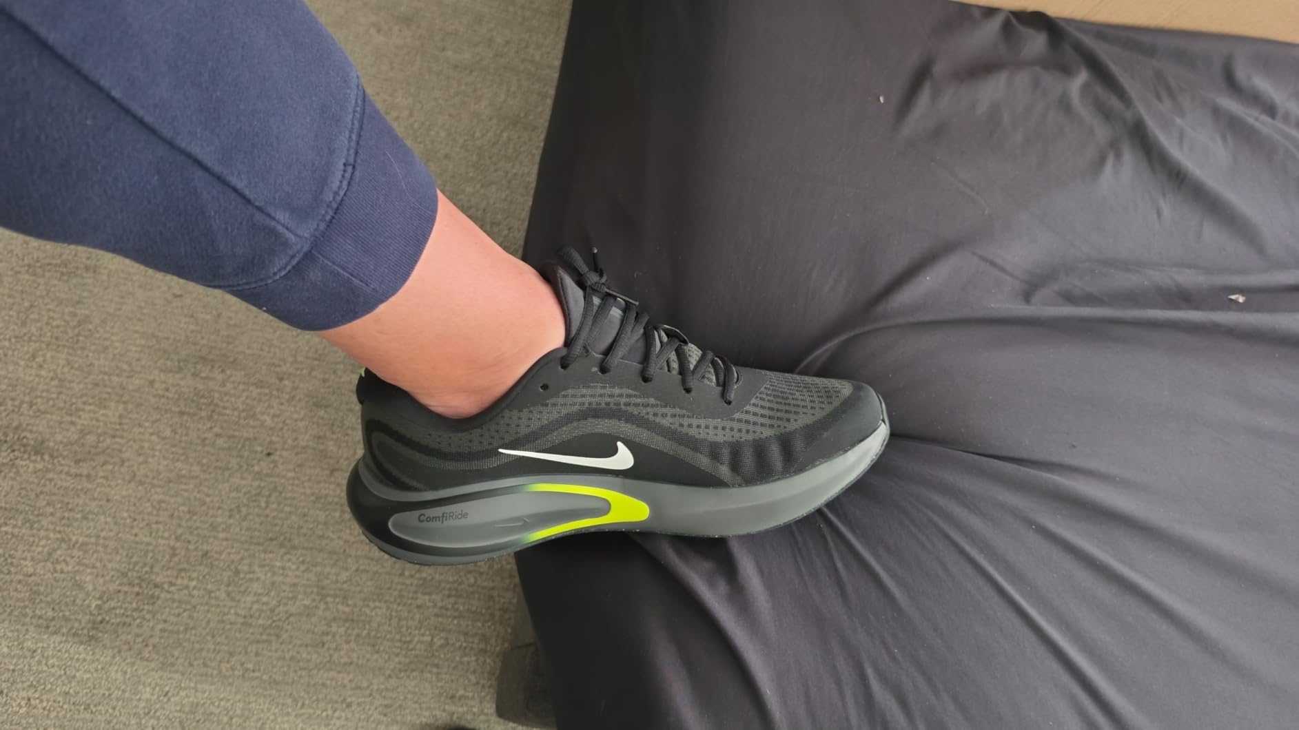 Nike Men's Journey Run Road Running Shoes customer photo 2