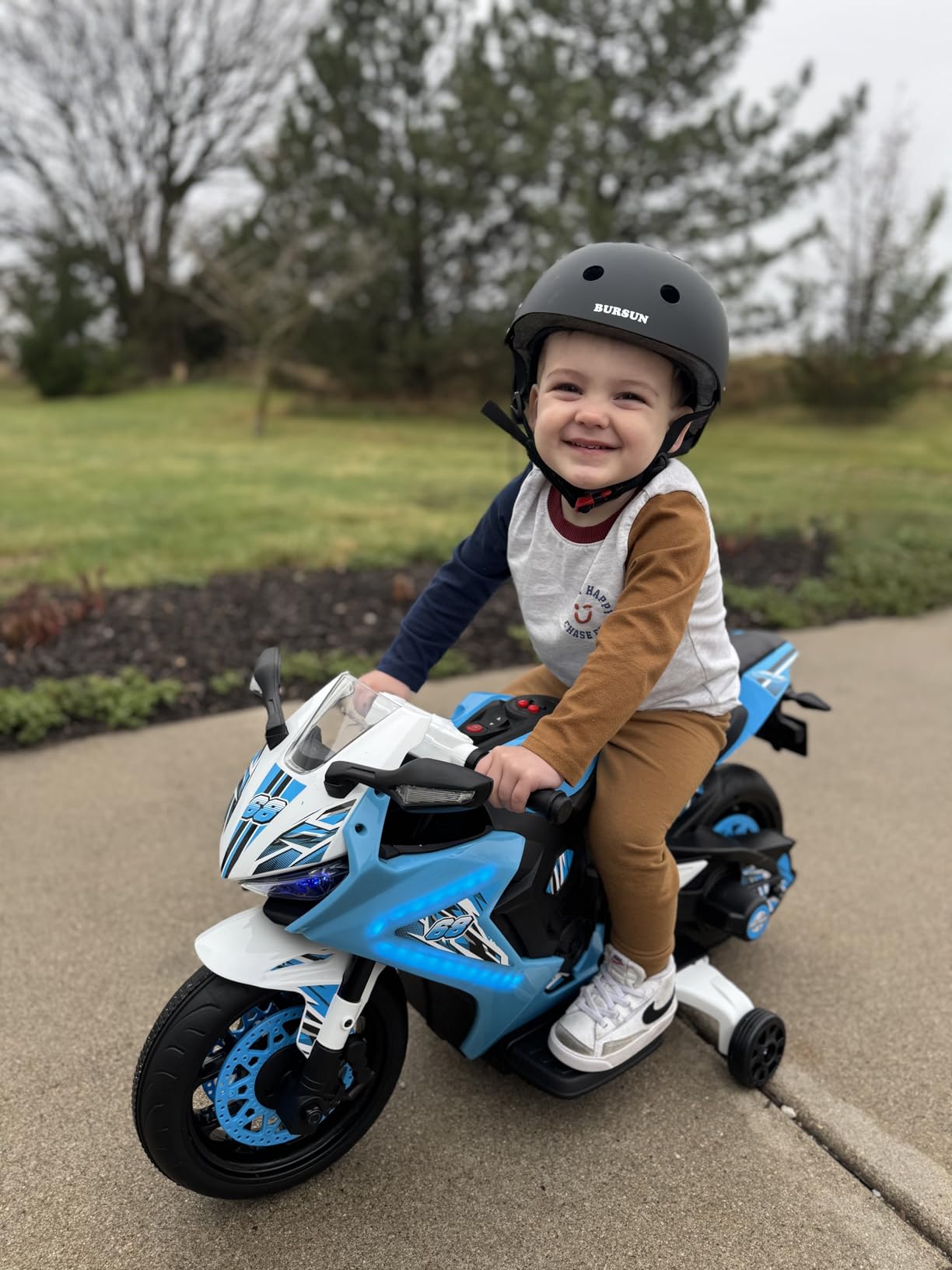 Kid Trax 6V Glow Electric Toddler Kids Motorcycle - Toddler Bike, Indoor/Outdoor Toys, Durable, LED Headlights and Body Light, Realistic Sounds, Kids Ride On Toys, Max Weight 65lbs, Ages 3+, Blue customer photo 2