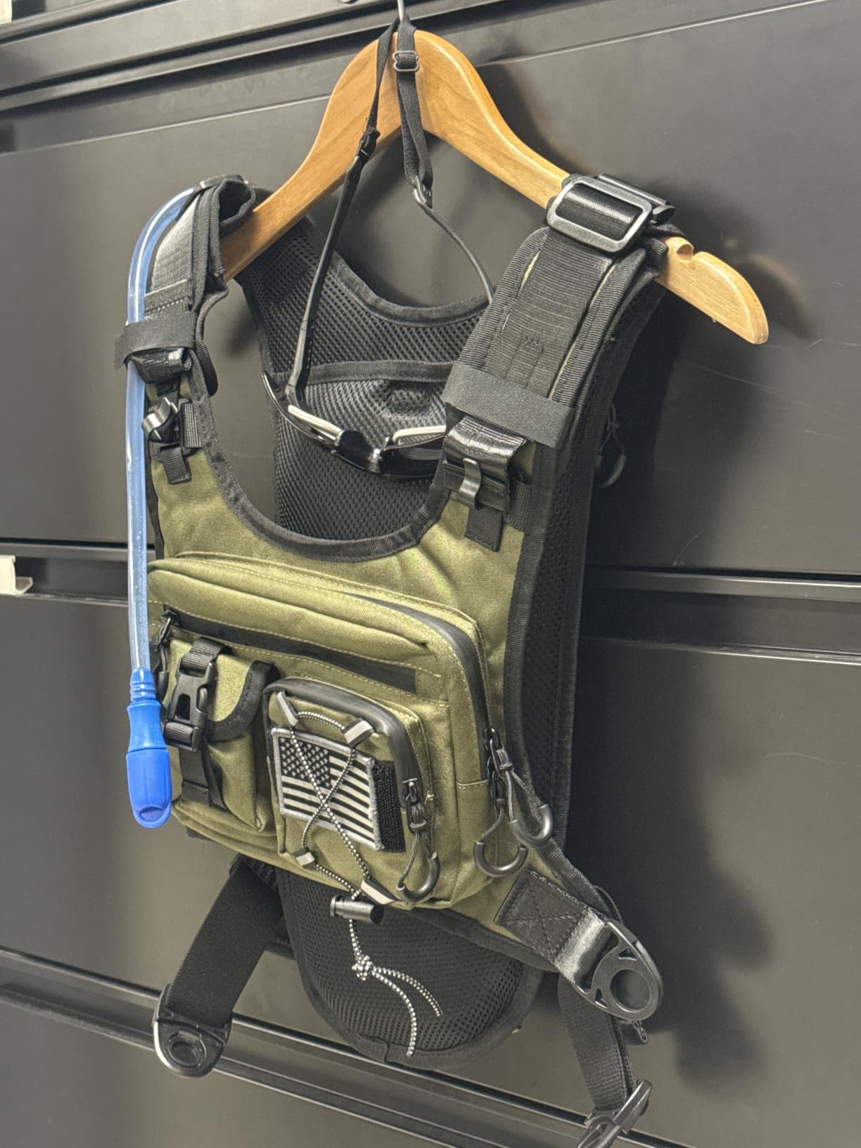 Criuage USA Patent Running Hydration Vest Backpack, Lightweight Chest Pack with 2.0L Water Bladder Bag customer photo 1