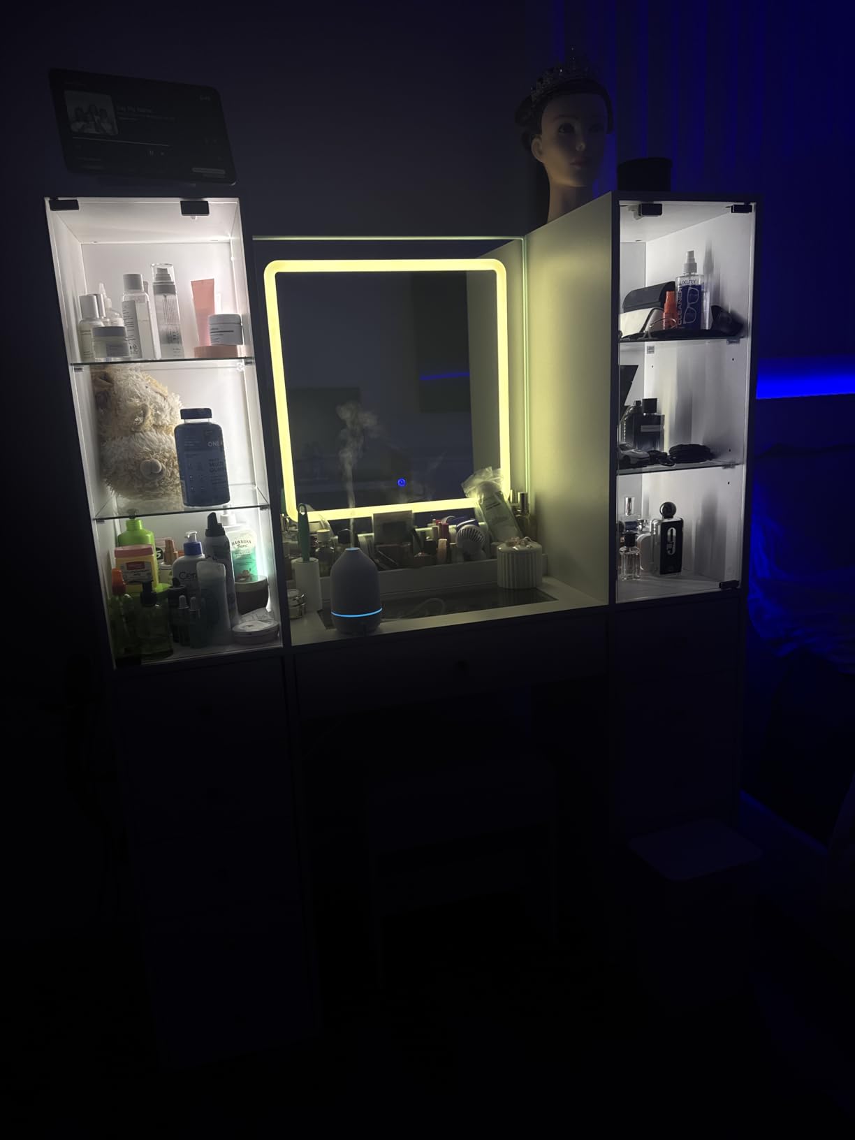 Yanosaku Corner Vanity Desk with Built-in Speaker, 8 Drawers & 6 Shelves, Makeup Vanity with Glass Top, Modern Vanity with Mirror and Lights, 3 Color Lighting Modes, Dressing Table for Bedroom, White customer photo 1