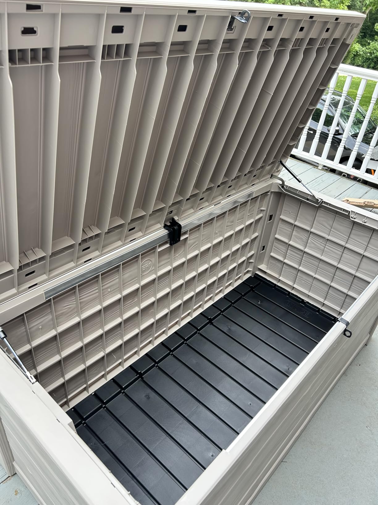 Keter Westwood 150 Gal Outdoor Storage Box for Patio and Pool Accessories | Beige, Resin, Large, Weatherproof, Lockable, Hydraulic Pistons, Easy Assembly, Organization, Patio Cushions Storage customer photo 1