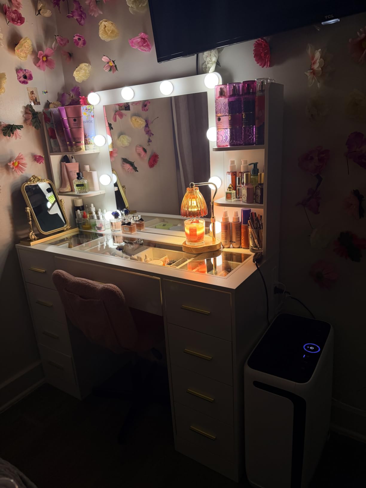 BEWISHOME Large Vanity Desk with Mirror and Lights, Glass Top, 9 Drawers | White Makeup Vanity Table with 4 Storage Shelves, Dressing Table with Power Outlet, Vanity Stool for Women, Girls, Bedroom FST39 customer photo 1