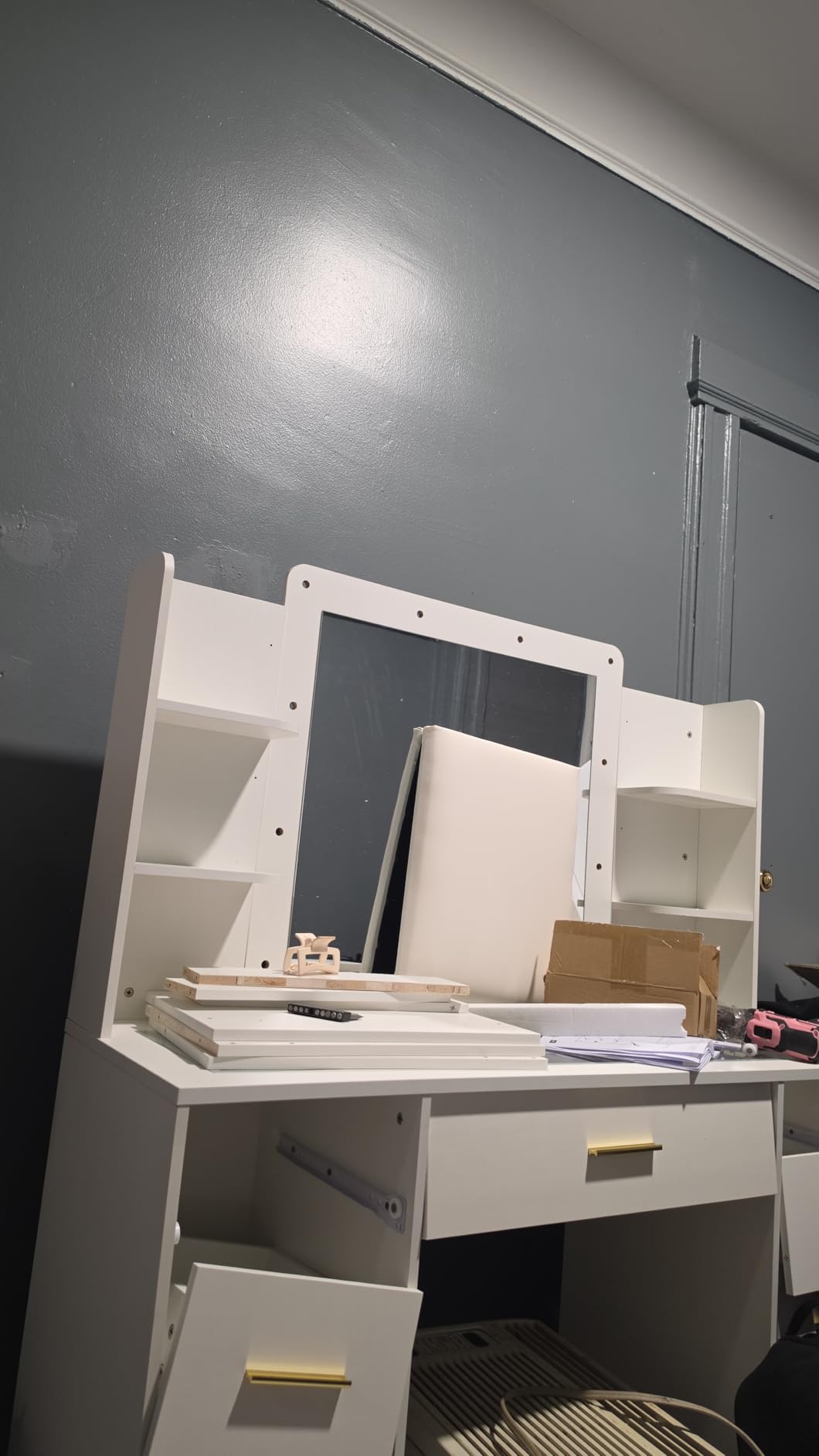 BEWISHOME Large Vanity Desk with Mirror and Lights, Glass Top, 9 Drawers | White Makeup Vanity Table with 4 Storage Shelves, Dressing Table with Power Outlet, Vanity Stool for Women, Girls, Bedroom FST39 customer photo 2
