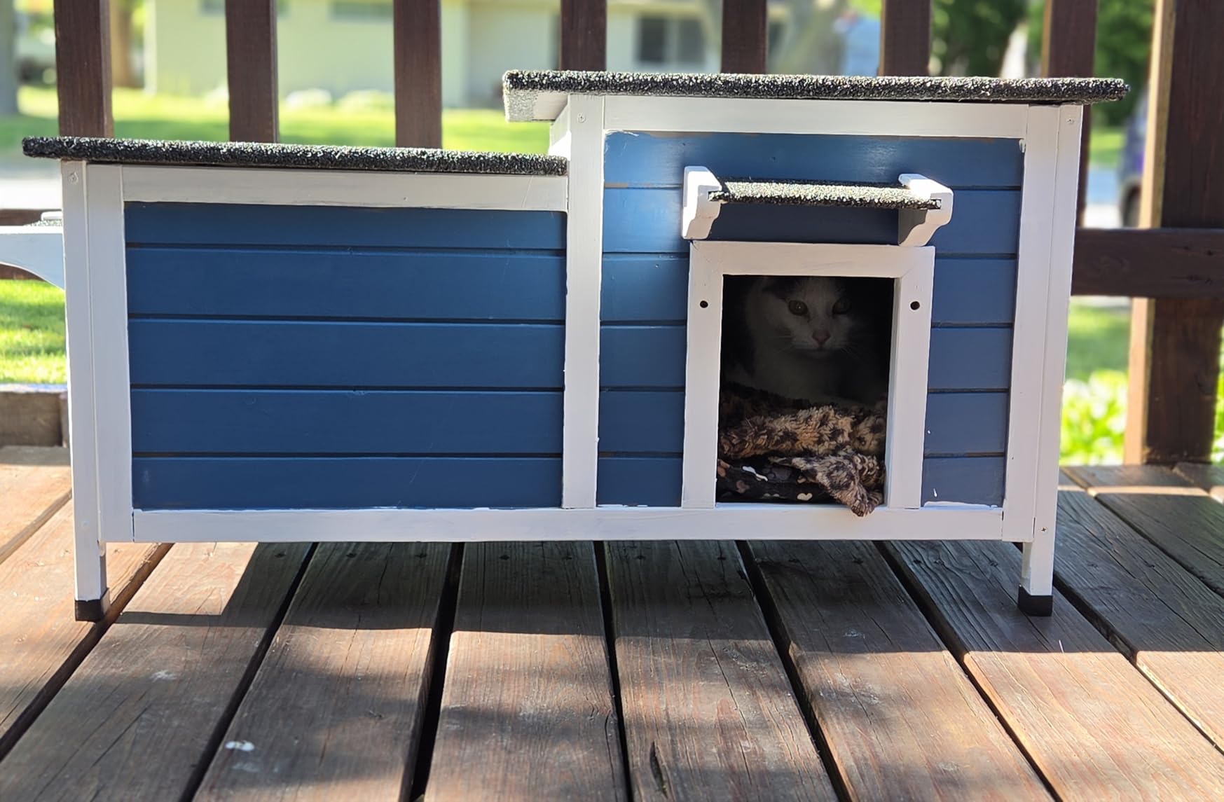 Large Heated Outdoor Cat House with Insulated Liner for 1-4 Cats | with Heating Pad, Chewproof Cable, Weatherproof, Waterproof, Windproof Feral Stray Cat Shelter for Outside customer photo 2