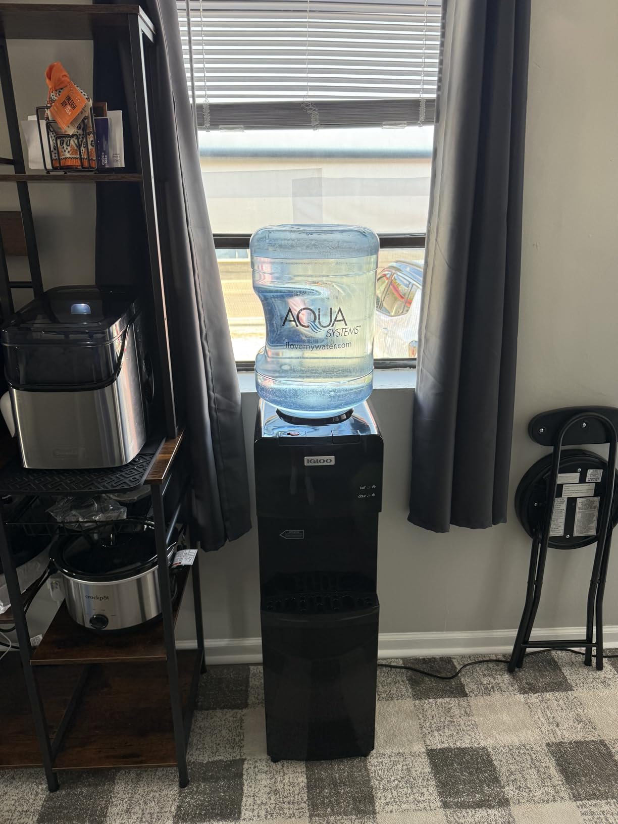 Igloo Top Loading Water Cooler with Removable Drip Tray & Energy-Saving Features- Water Tower with Hot & Cold Temperature Settings- Water Dispenser Fits 3 & 5-Gallon Jugs with Child Safety Lock- White customer photo 1