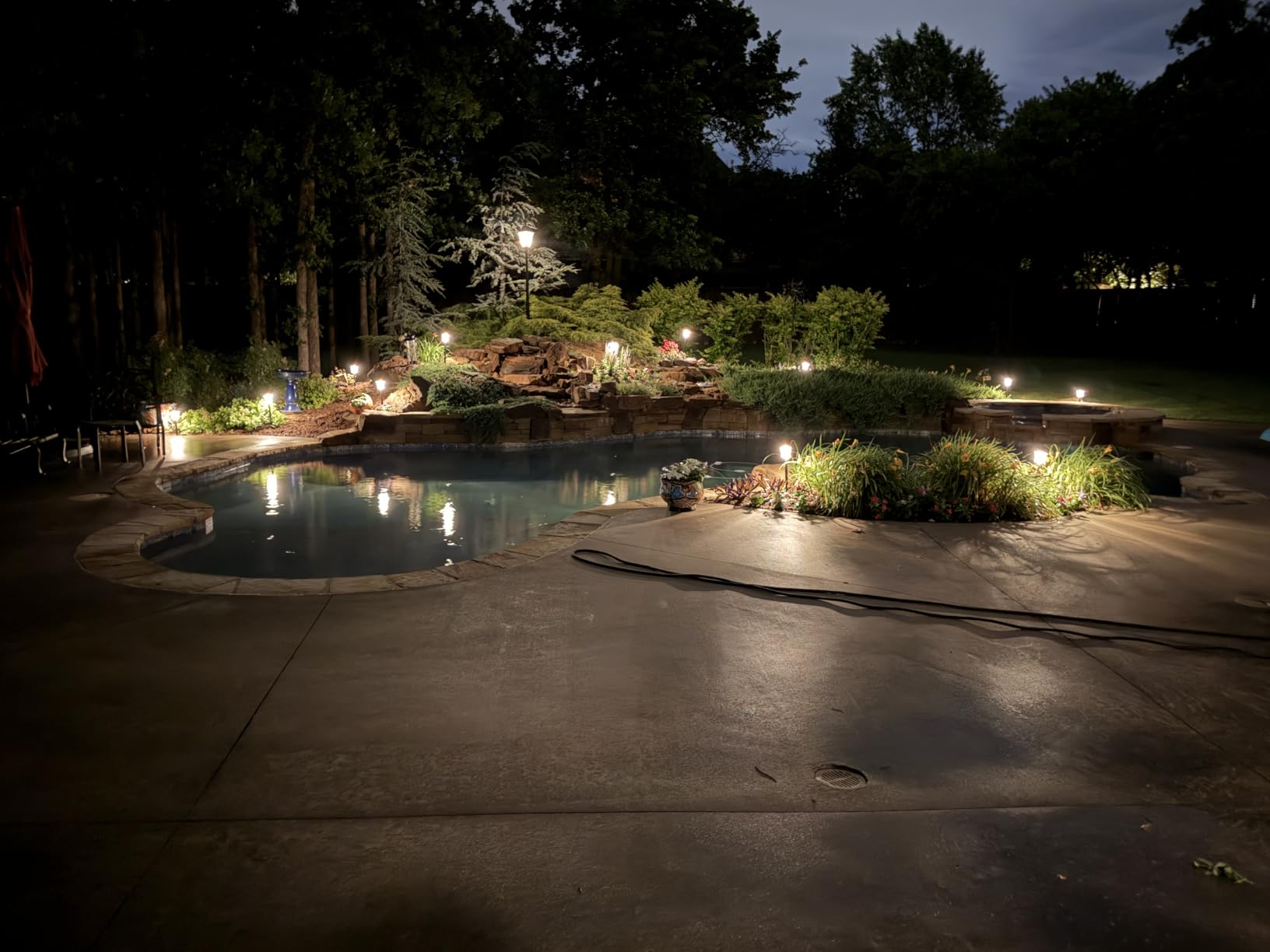 BITPOTT Super Bright Solar Pathway Lights 8 Pack, Adjustable Warm & Cold Solar Lights Outdoor Waterproof IP65, Auto On/Off, Outdoor Decor Light for Garden, Landscape, Path, Yard, Patio, Driveway customer photo 1