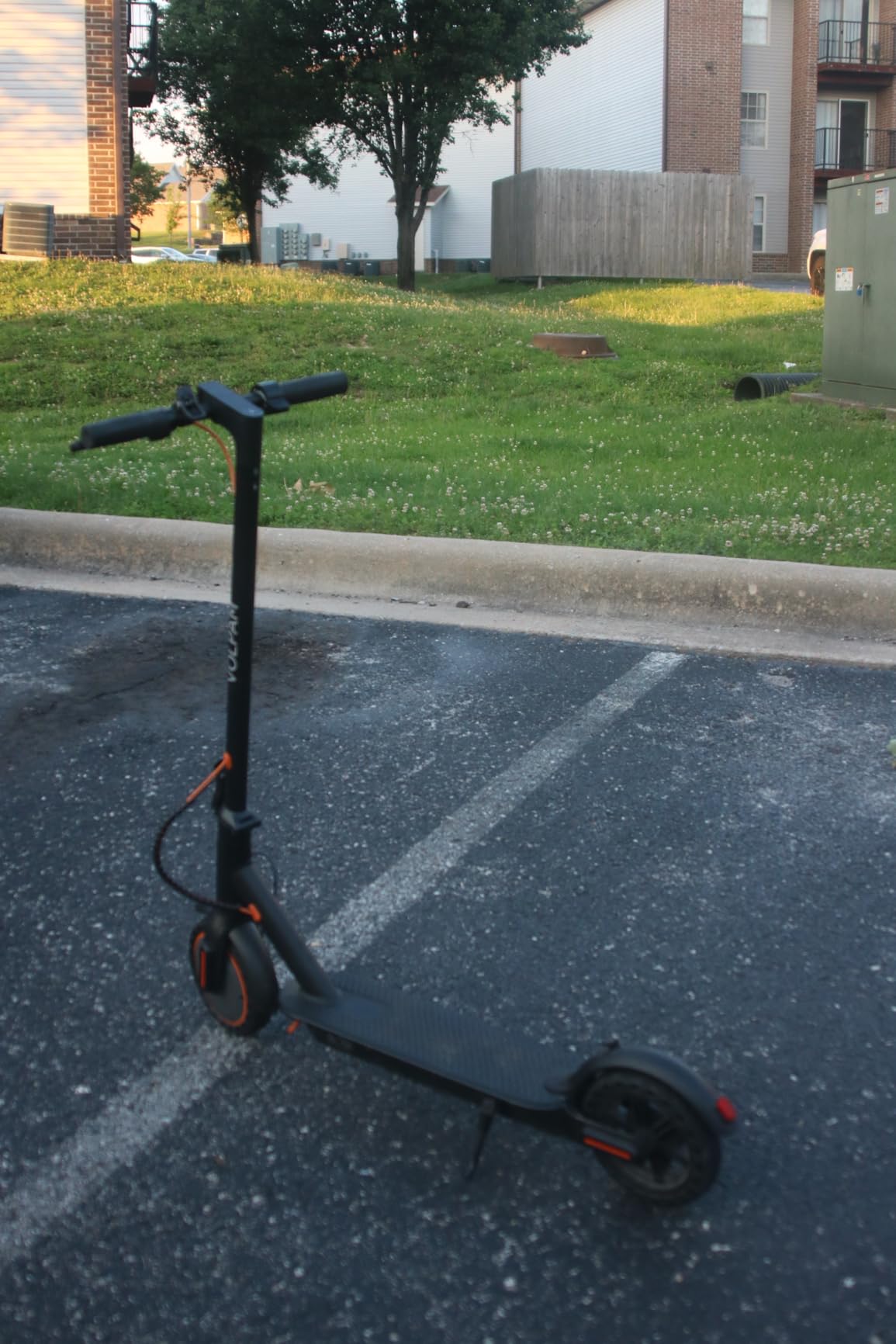 VOLPAM Electric Scooter, 350W/500W Powerful Motor & 19 MPH Top Speed, 16/21 Miles Long Range, Folding E Scooter customer photo 2