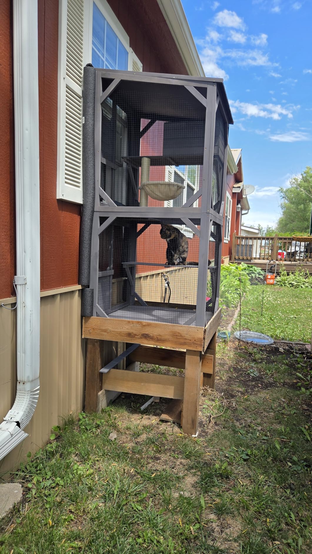 Aivituvin Large Catio Outdoor Cat Enclosure on Wheels, Outdoor Cat House with Weatherproof Roof, 3 Platforms, Window Catio Portable Cat Cage Indoor for 2-4 Cats, 31.5