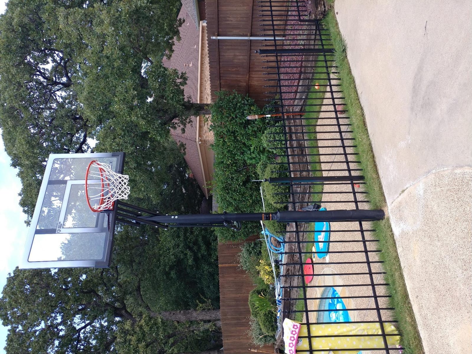 Lifetime 71281 In Ground Power Lift Basketball System, 52 Inch Shatterproof Backboard customer photo 2