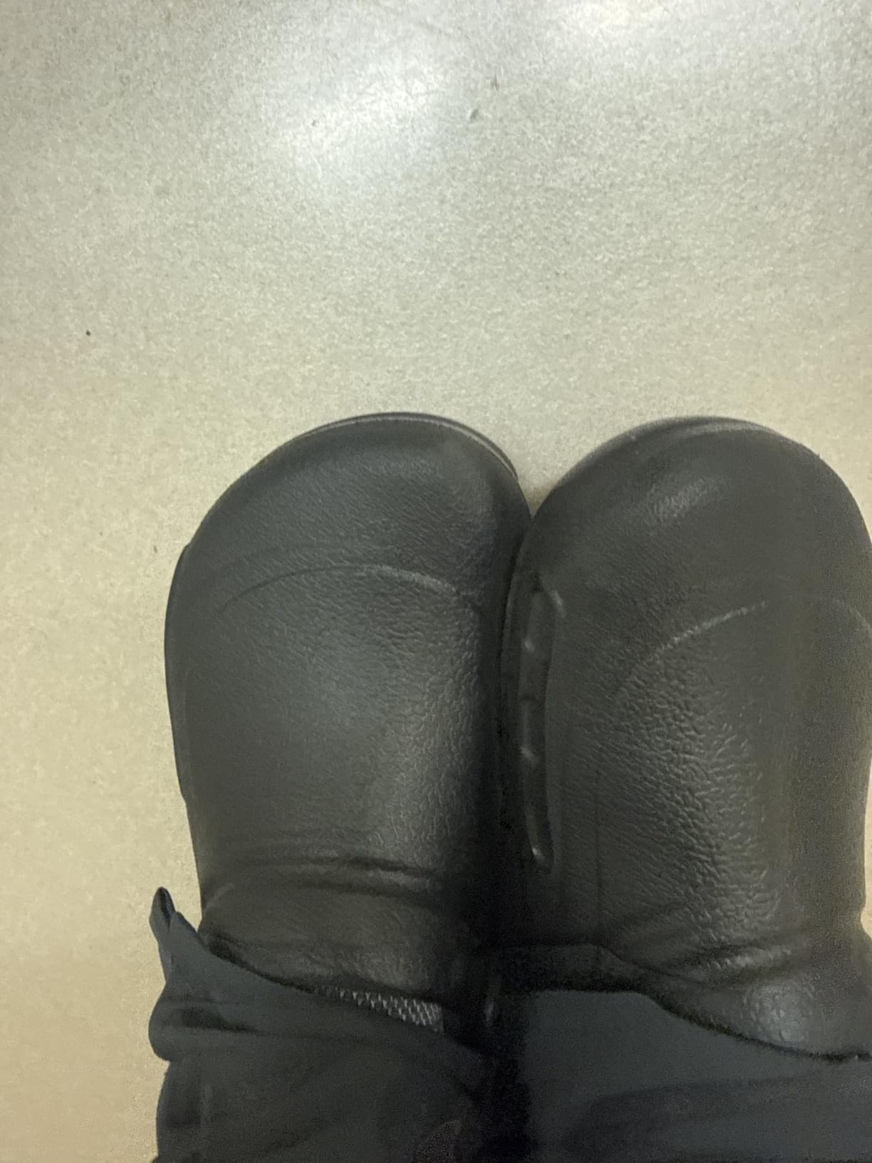 Crocs Unisex-Adult Bistro Work Clogs, Enclosed Toe, Slip Resistant Shoes customer photo 1
