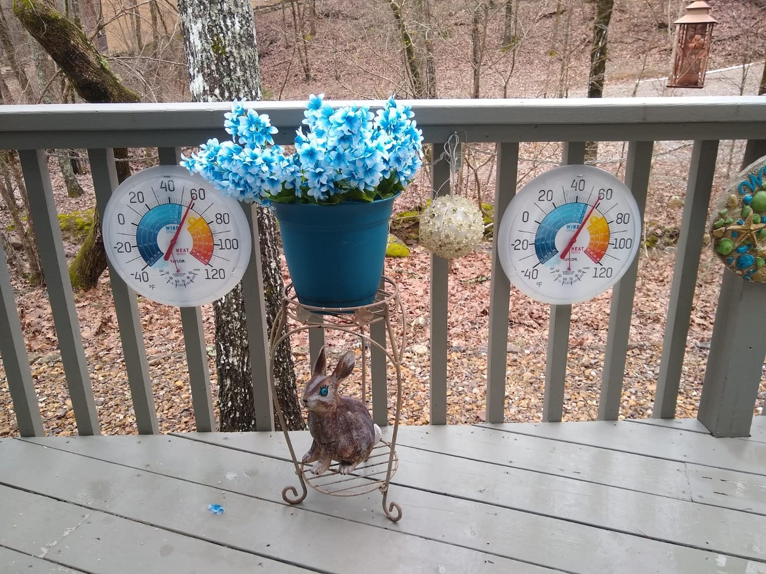 Taylor Indoor Outdoor Metal Wall Clock, Wireless Thermometer with Easy to Read Large Numbers for Patio, Pool, and Indoor Areas, 18-inch customer photo 2
