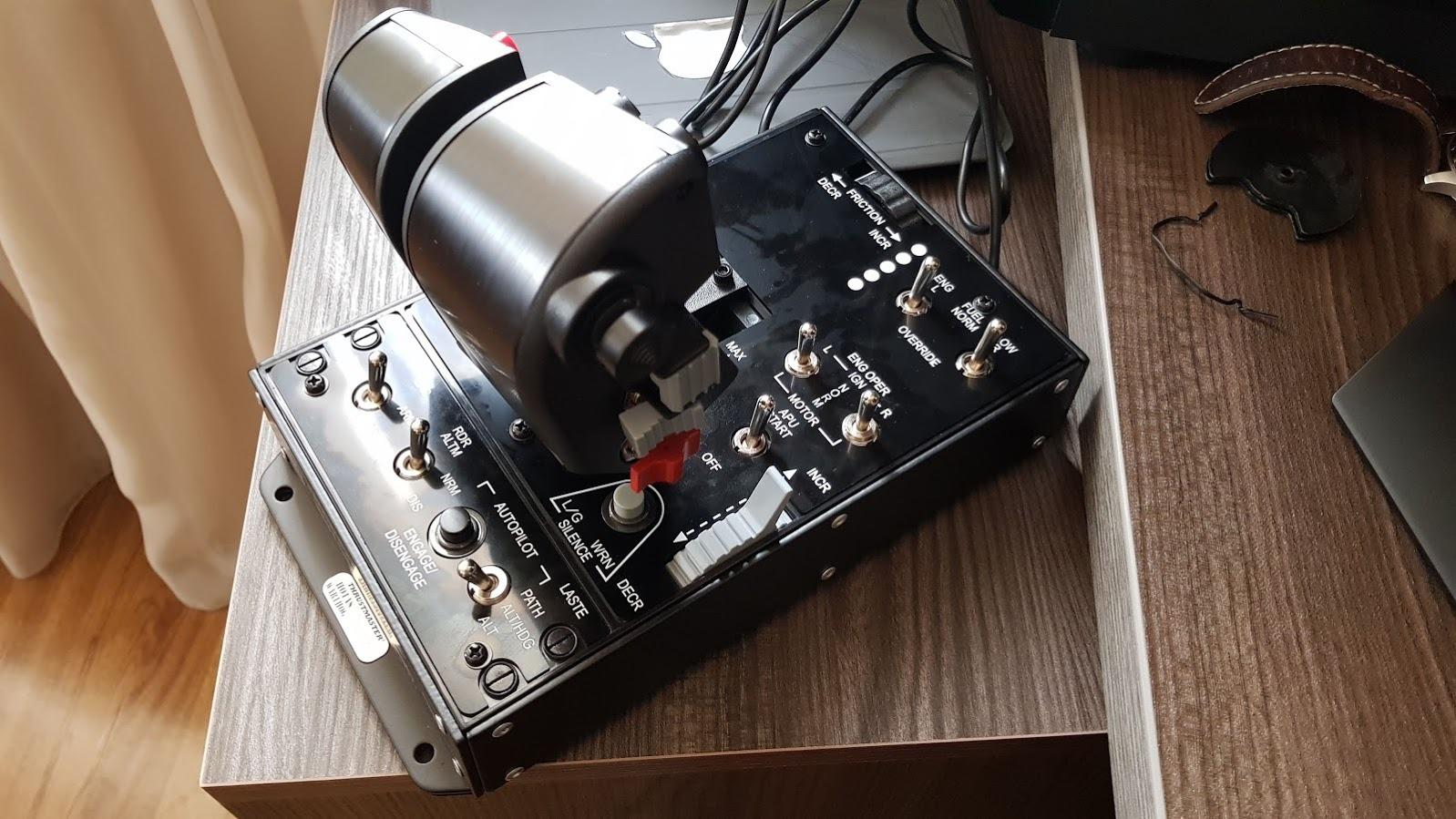 Thrustmaster HOTAS Warthog A10 Replica Flight Stick & Throttle Set - PC customer photo 1