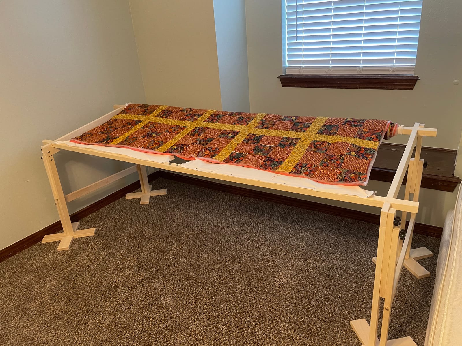 EDMUNDS Frank A. Edmunds American Legacy Full Size Quilt Frame, 5560-G customer photo 2