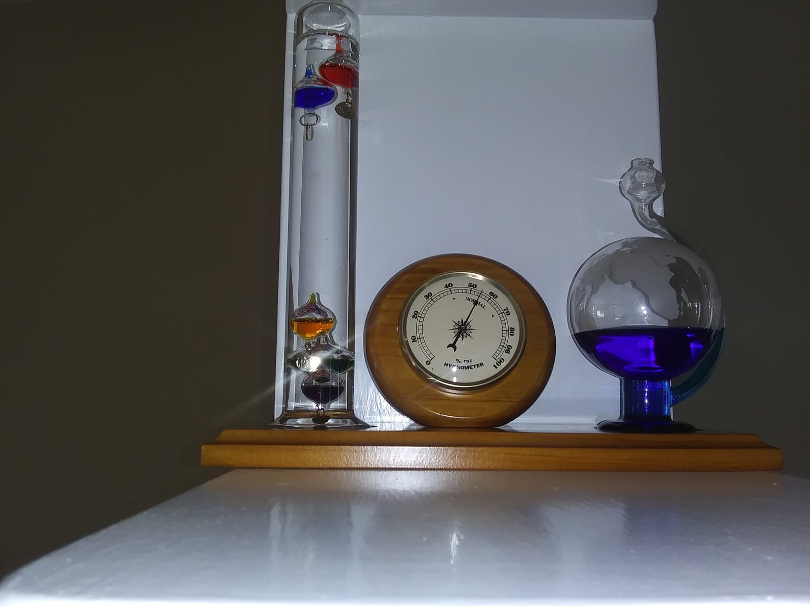 Ambient Weather WS-YG501 Galileo Thermometer, Hygrometer & Glass Barometer | With Frosted World Map customer photo 2