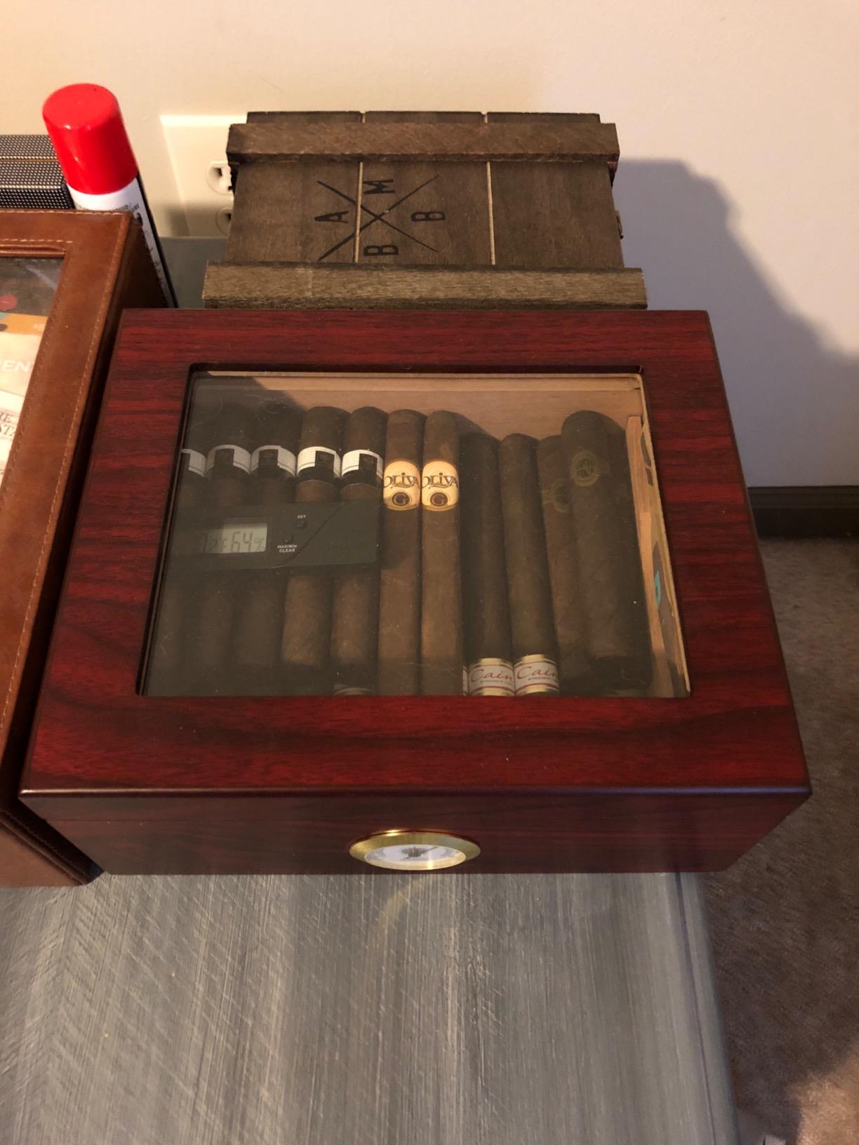 Premium Cigar Humidor for 25-50 Cigars - Elegant Humidor with Hygrometer and Humidifier - Cedar Lined Cigar Box for Optimal Humidity Control (Analog) customer photo 2