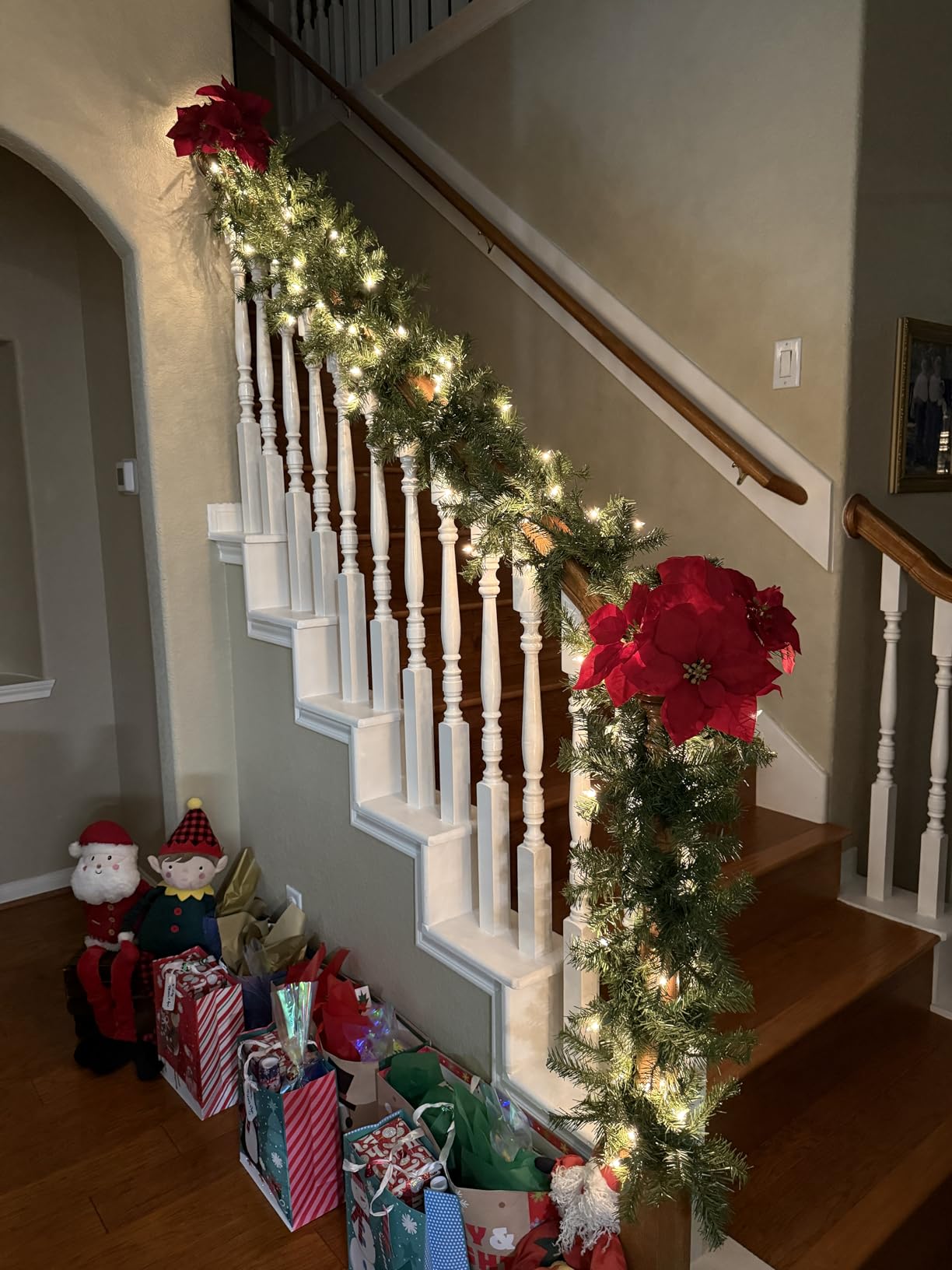 National Tree Company 9ft Pre-Lit Norwood Fir Artificial Christmas Garland | 50 Clear Lights, 240 Tips, Green customer photo 1