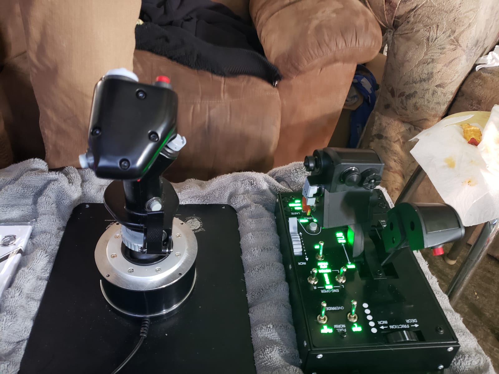 Thrustmaster HOTAS Warthog A-10C replica metal flight stick - PC customer photo 2