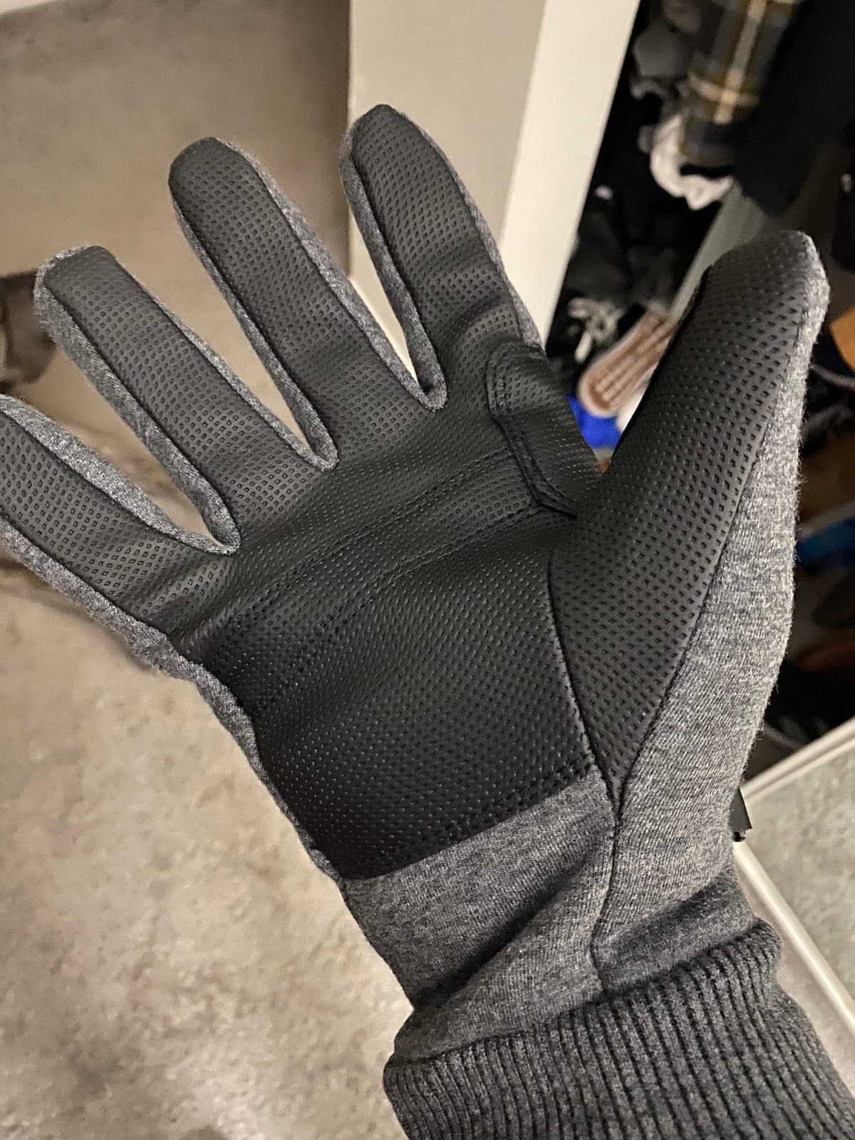 Carhartt Men's Wind Fighter Thermal-Lined Fleece Touch-Sensitive Knit Cuff Glove customer photo 2