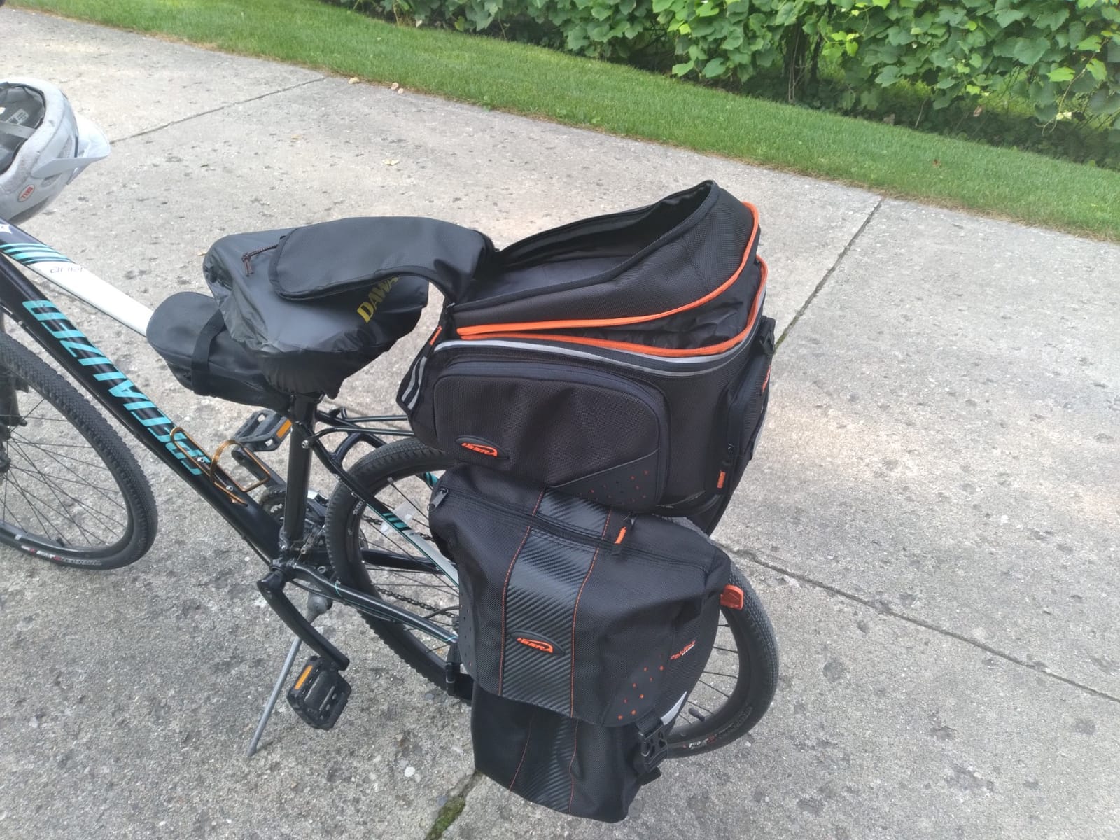 Ibera Bicycle Bag PakRak Clip-On Quick-Release All Weather Bike Panniers (Pair), Includes Rain Cover, Black customer photo 2
