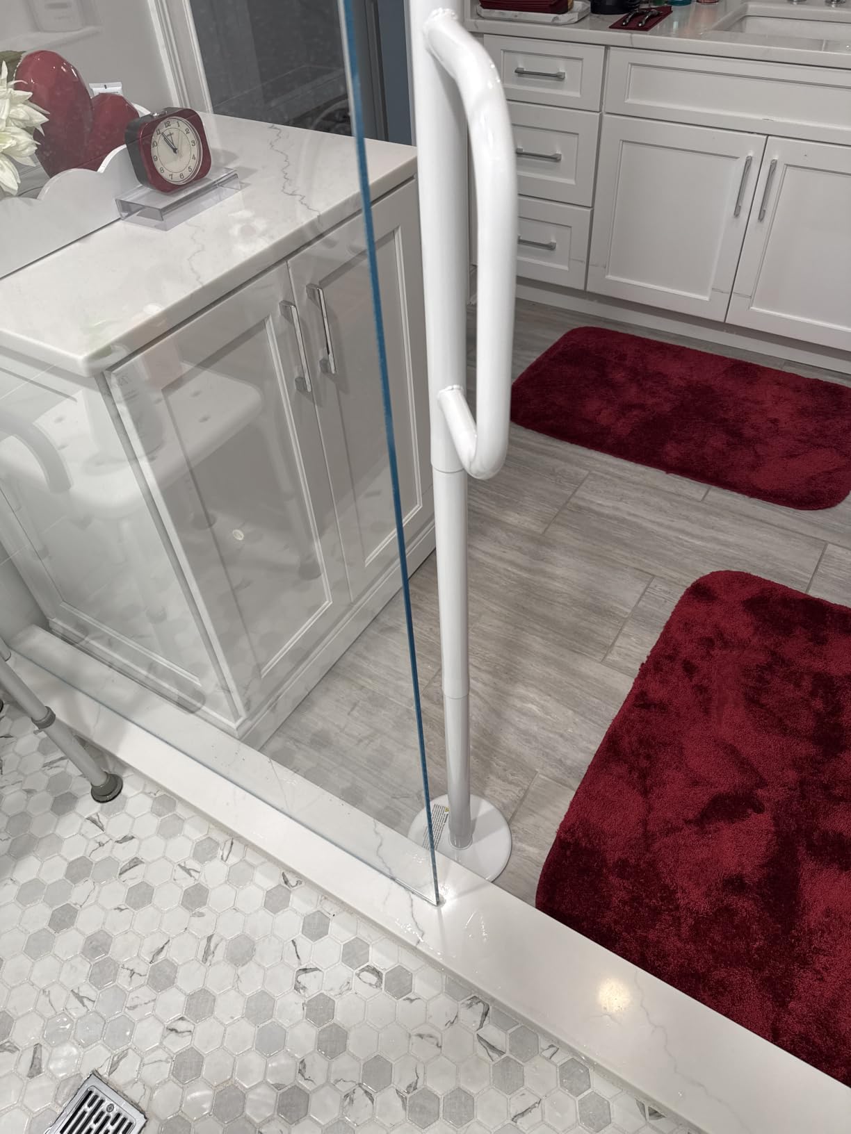 Stander Single Handle Non-Rotating Floor to Ceiling Grab Bar, No-Drill Tension Mounted Transfer Pole for Seniors, Bath Safety & Bedside Assist Rail customer photo 1