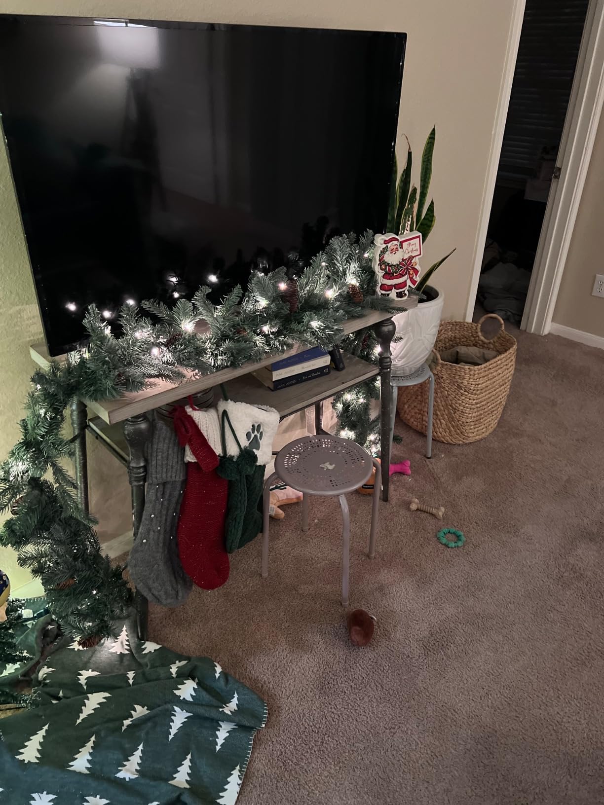 National Tree Company 9ft Pre-Lit Arctic Spruce Christmas Garland | 50 Clear Lights, 350 Tips, Artificial Christmas Decoration With Pinecones, Green customer photo 2