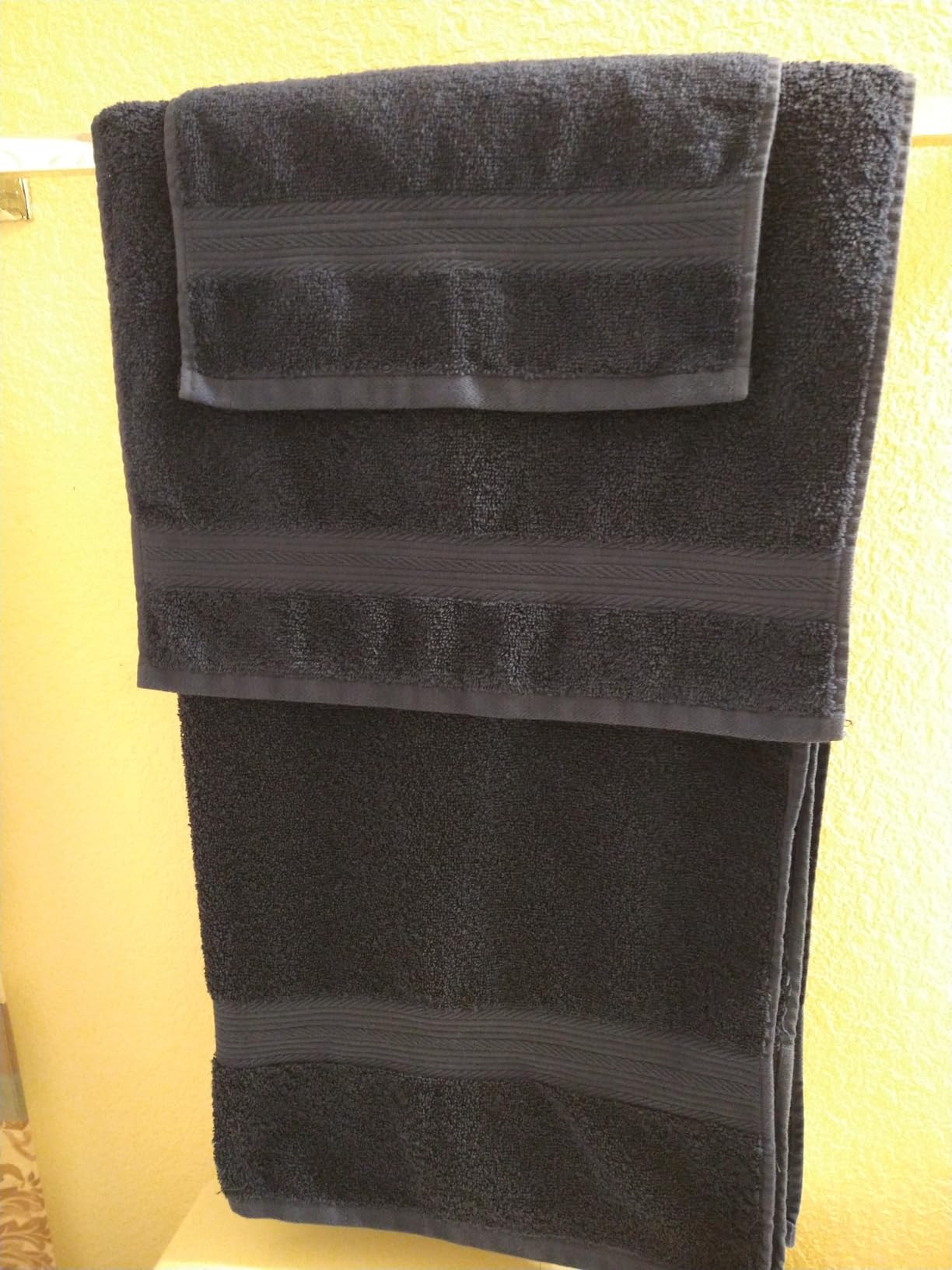 Amazon Basics 6-Piece Fade-Resistant 100% Cotton Towel Set, Soft and Absorbent, 2 Bath Towels, 2 Hand Towels, 2 Washcloths, Navy Blue customer photo 1