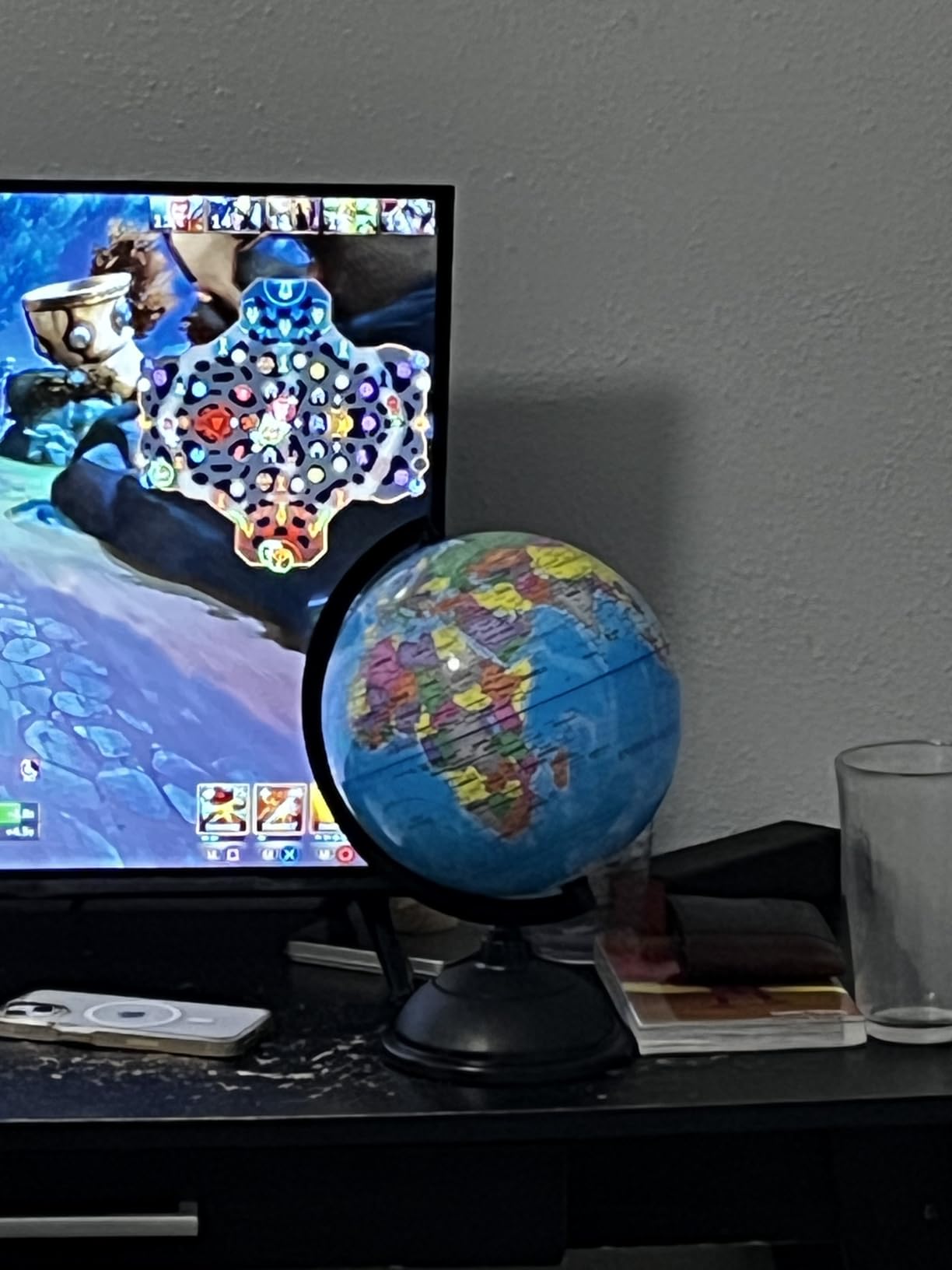 Juvale World Globe for Kids - 8-Inch, Multicolor with Plastic Stand - Educational Desk Globe with World Map for Kids & Classroom Decor customer photo 1